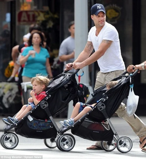 Celebrity Dads Pushing Baby Strollers