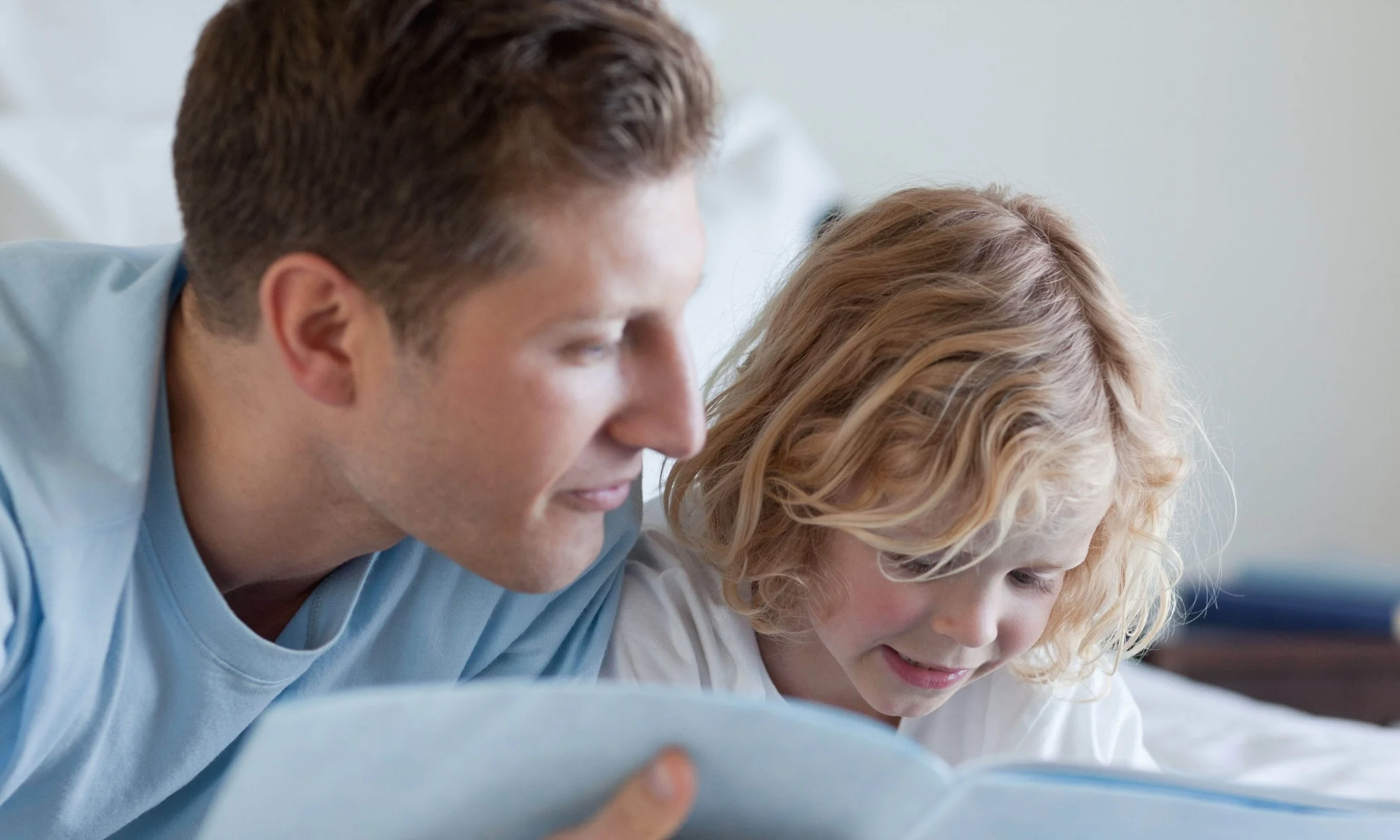 Five Reasons Why Dads Should Read To Their Children More