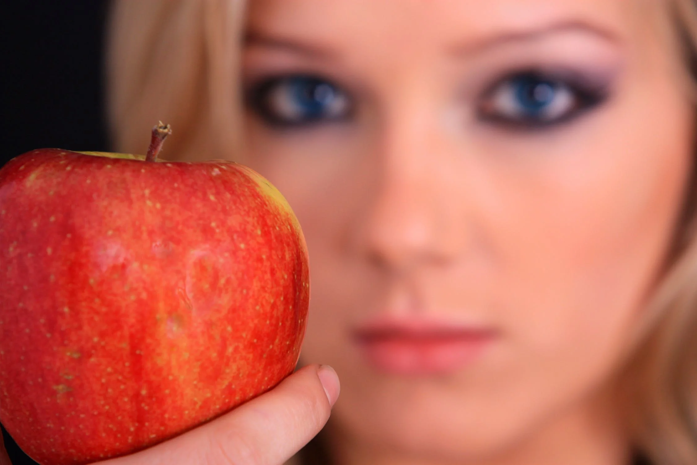 What Are the Elements of Healthy, Youthful Skin?