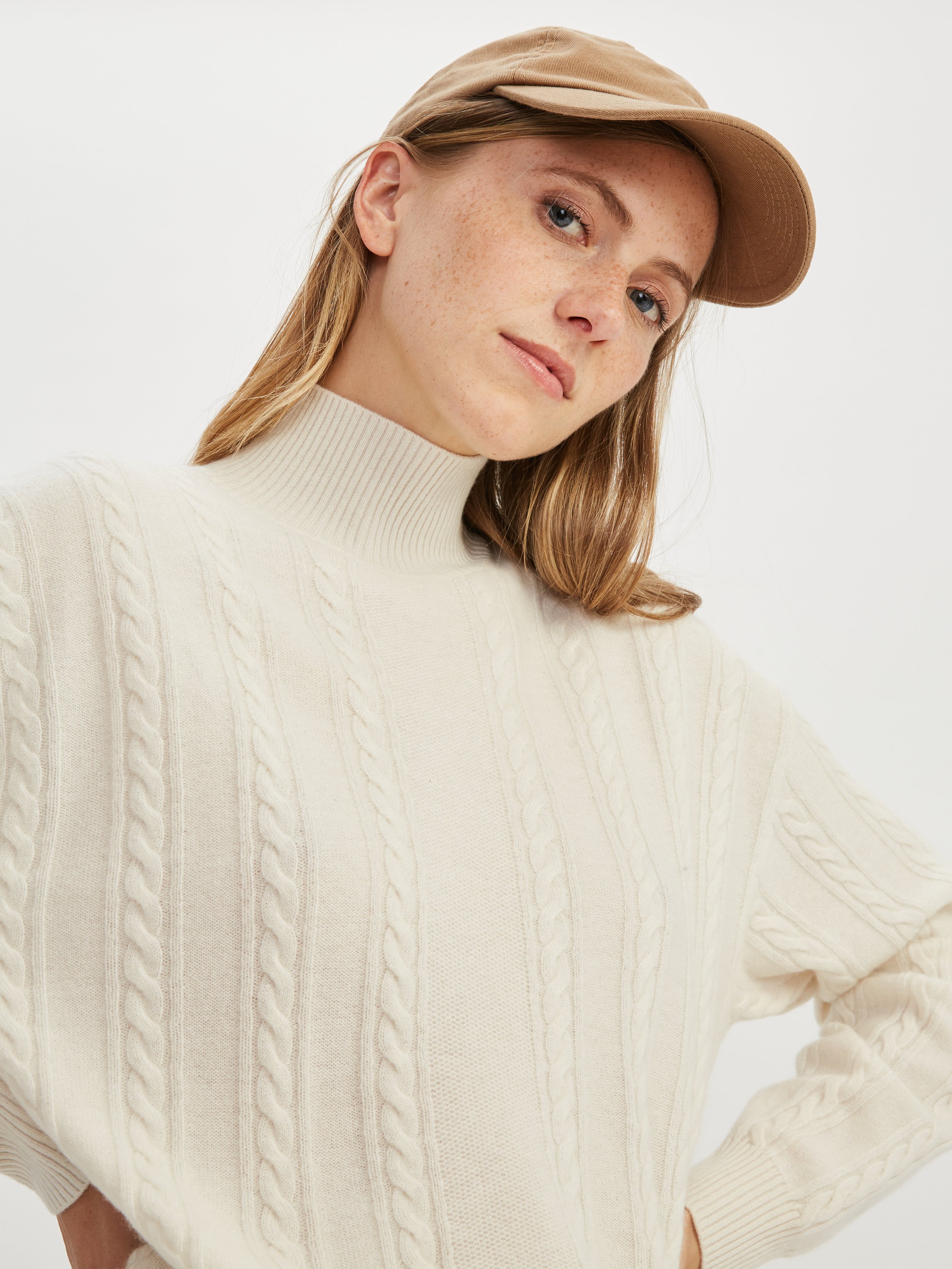 NWET000840_Cashmere_Cable_Turtleneck_White_023.jpg