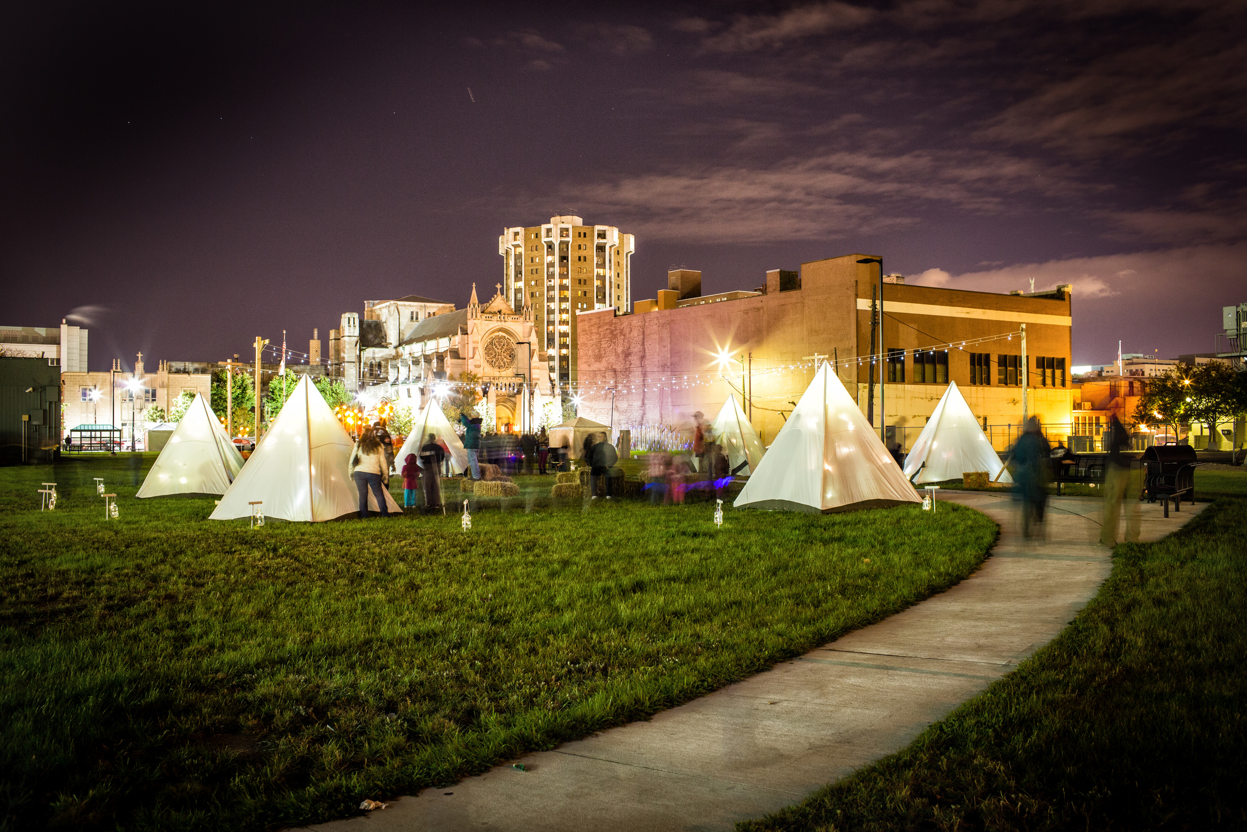  Dlectricity Frontier Town: A Tent Camp for Children in the Urban Wild 