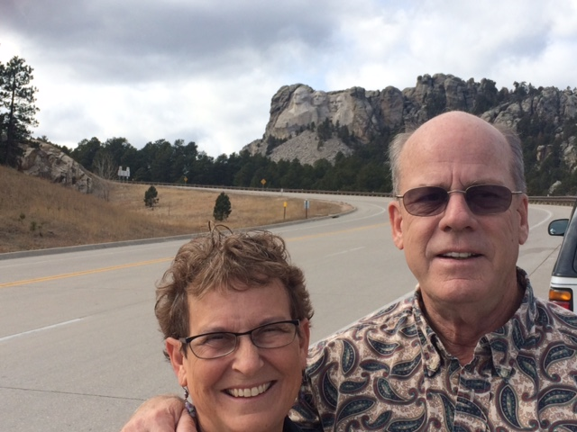 Les & Jackie @ Mt Rushmore.png