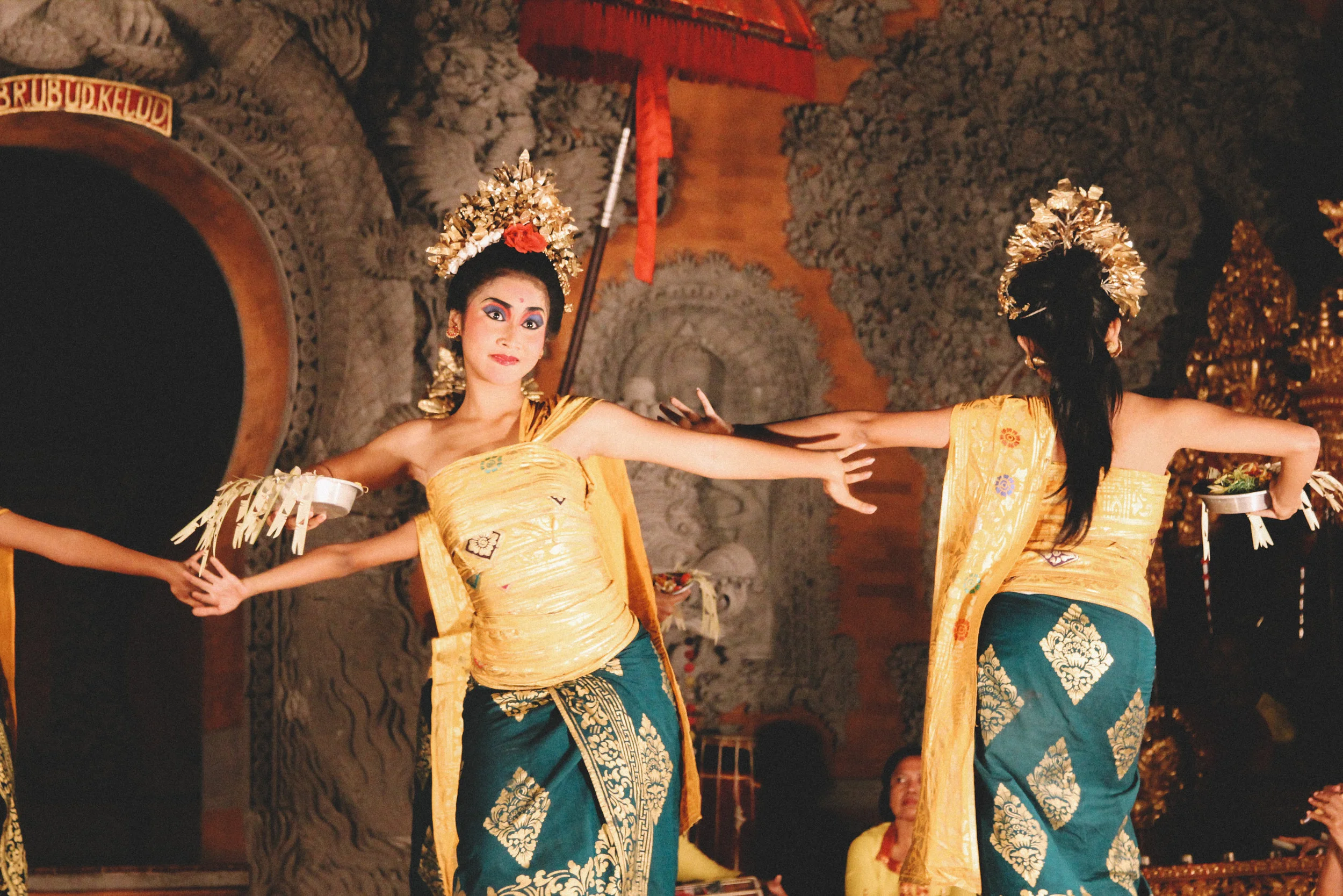 Legong-dance-luhluwih bali.jpg