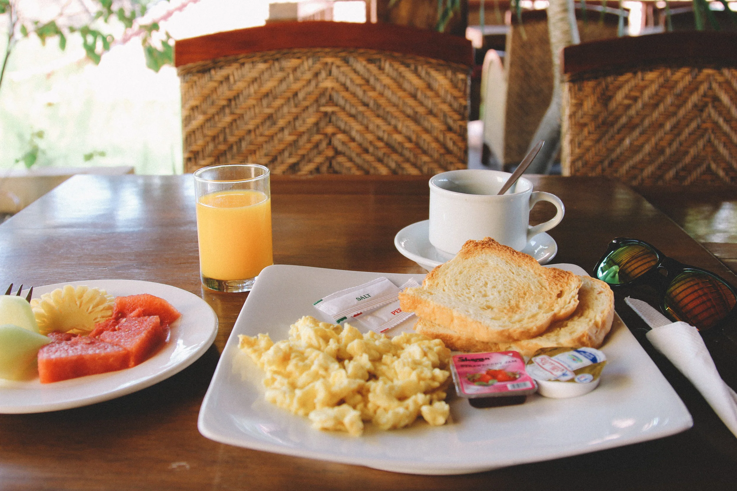 VillaKarang-petit-dej-GiliAir.jpg