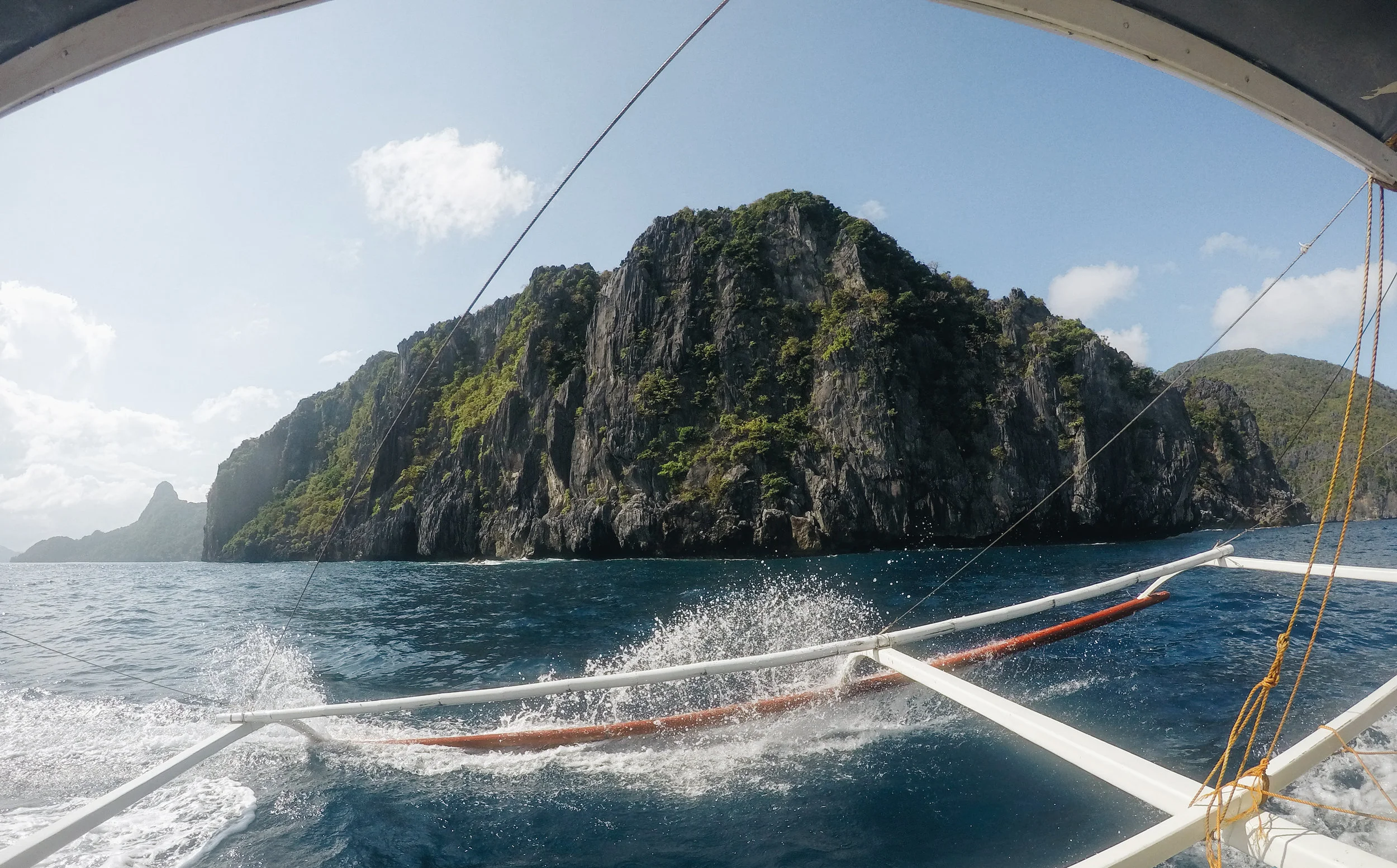 island-hopping-philippines-bangka-el-nido-bacuit-palawan.jpg