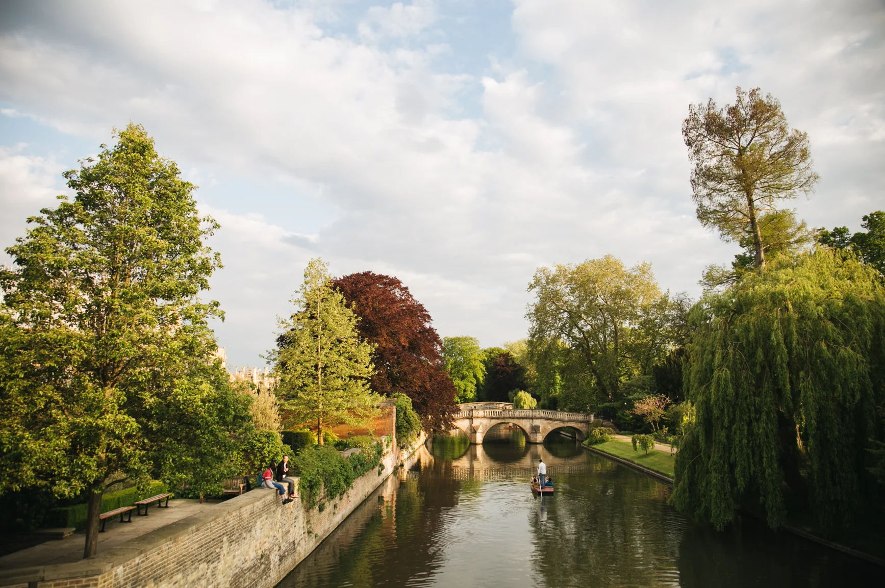 Punting-in-Cambridge-travel-blog-onmyway.jpg