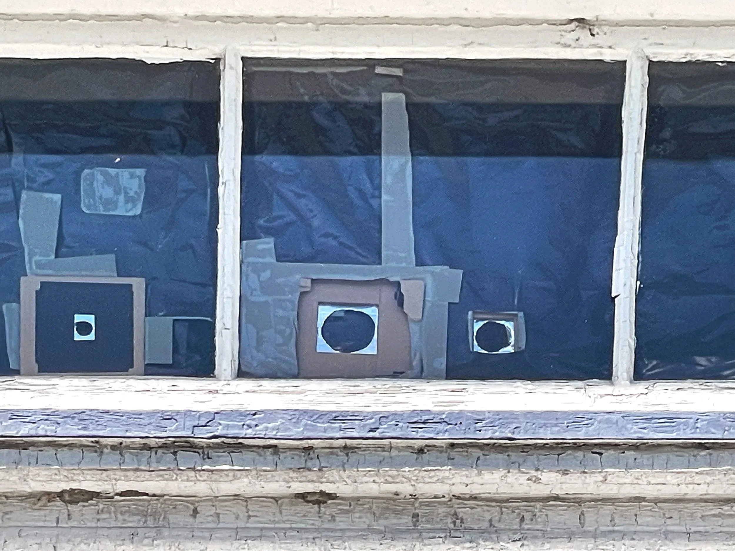 Apertures (above the entry)