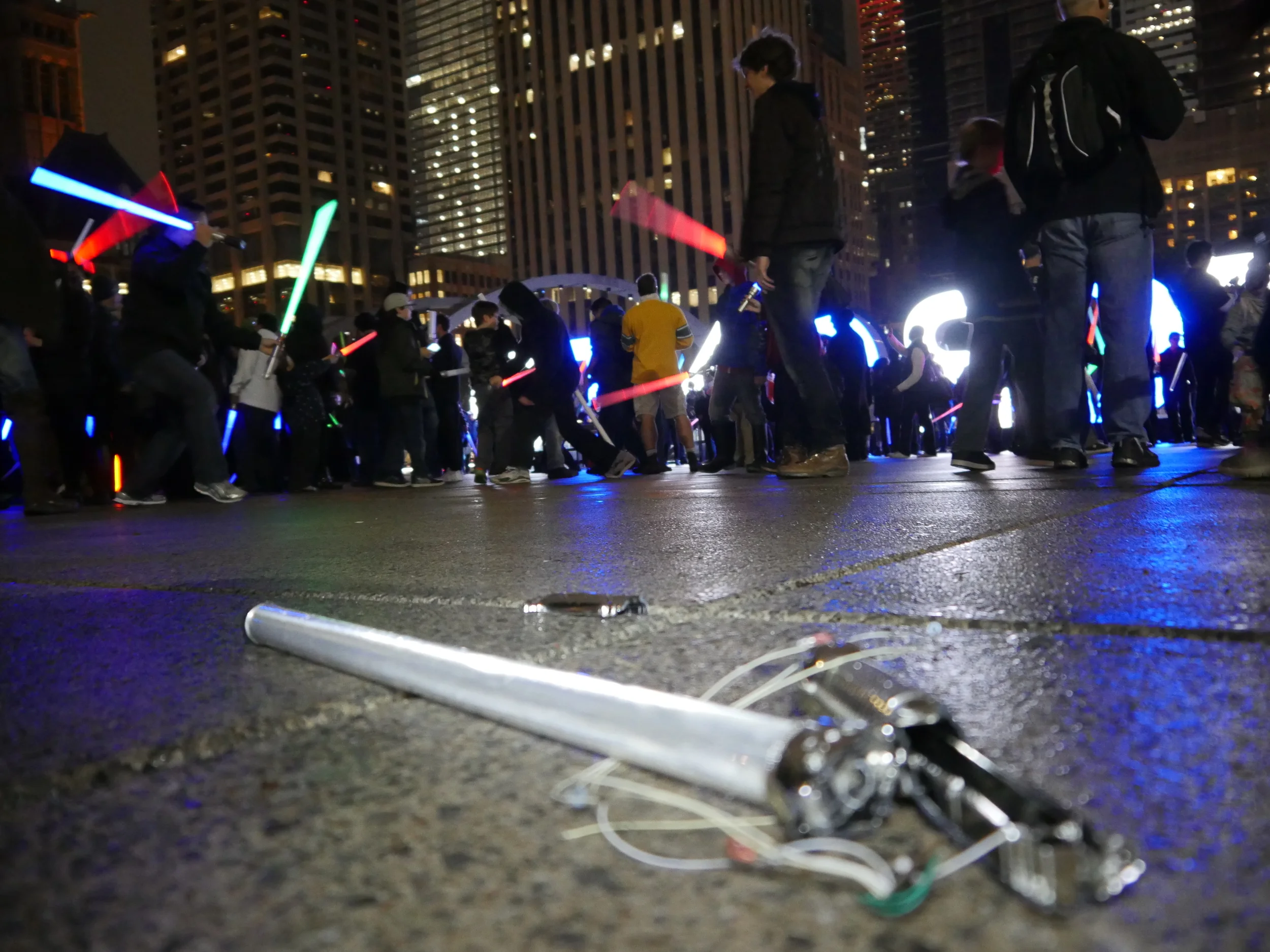 [Culture TV] Hundreds of Jedi and Sith gather in Toronto to battle: @newmindspace does it again!