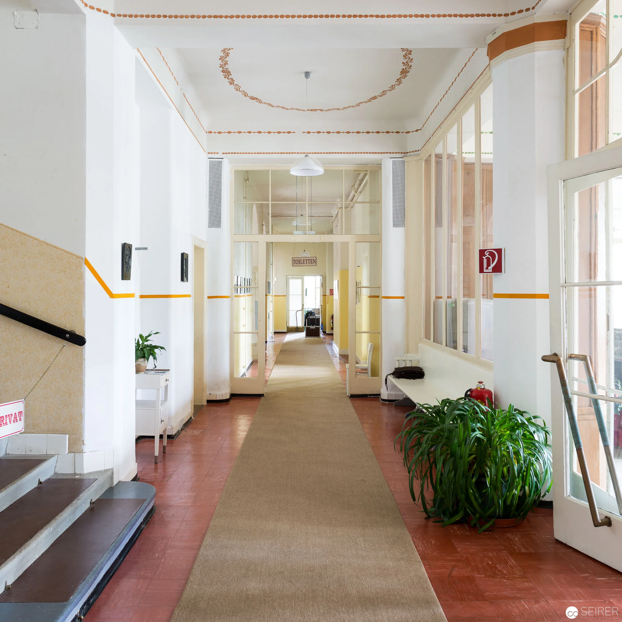 Renovierter Eingangsbereich im Kurhaus Semmering