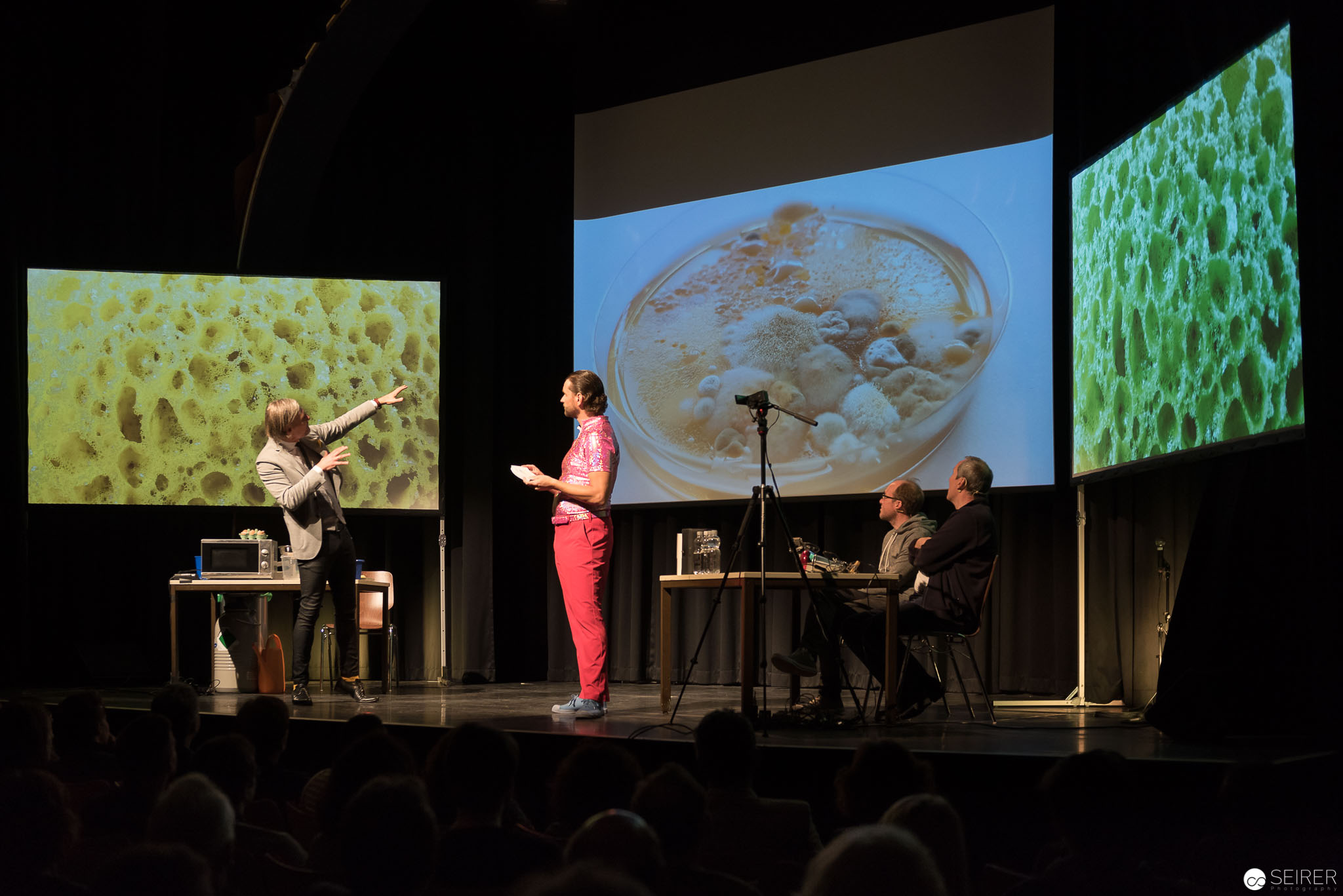 Science Busters - Warum landen Asteroiden immer in Kratern - Stadtsaal Wien
