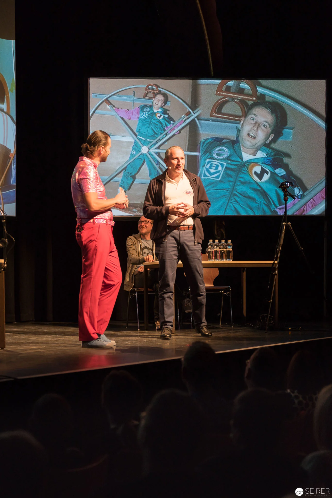 Science Busters - Warum landen Asteroiden immer in Kratern - Stadtsaal Wien