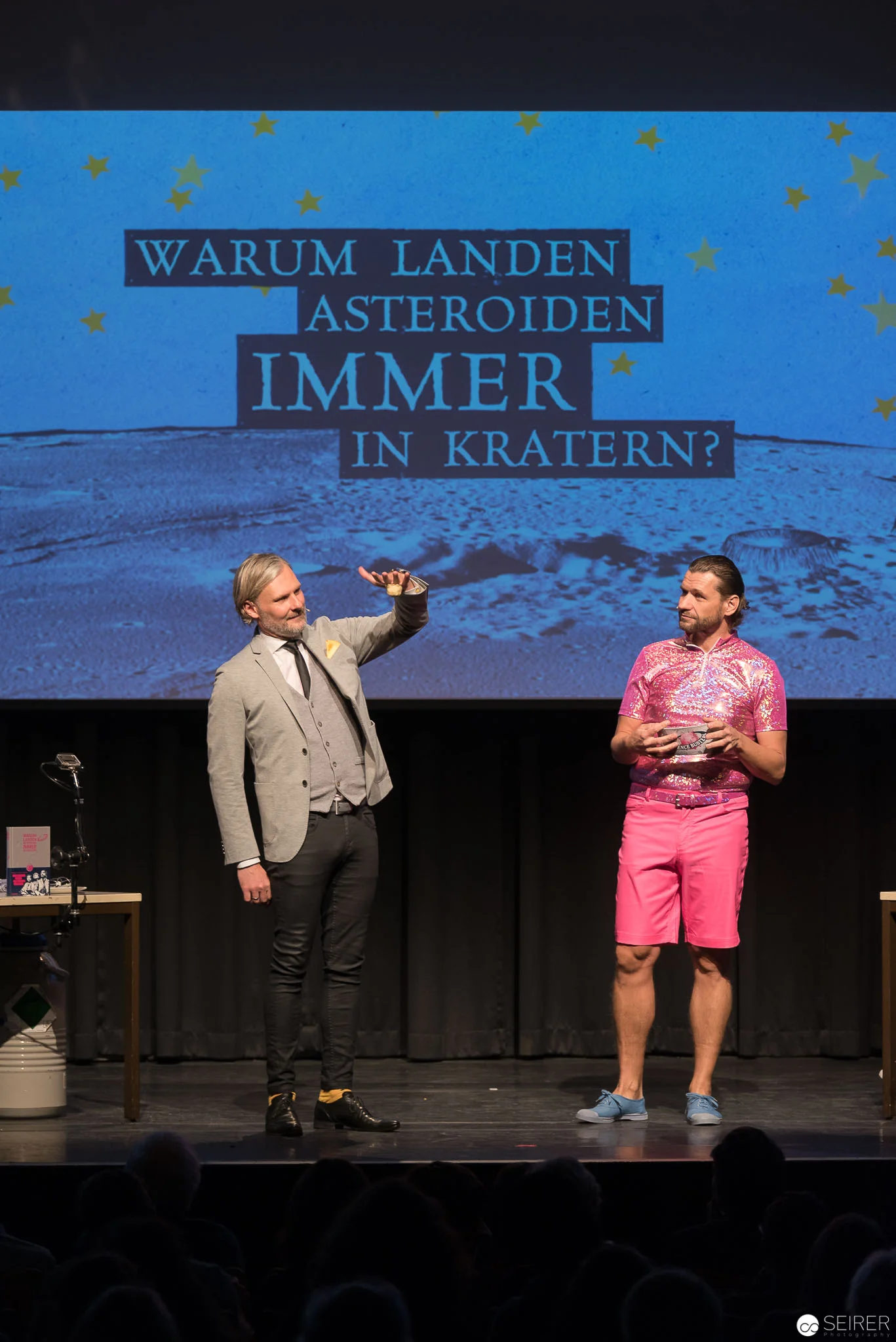 Science Busters - Warum landen Asteroiden immer in Kratern - Stadtsaal Wien