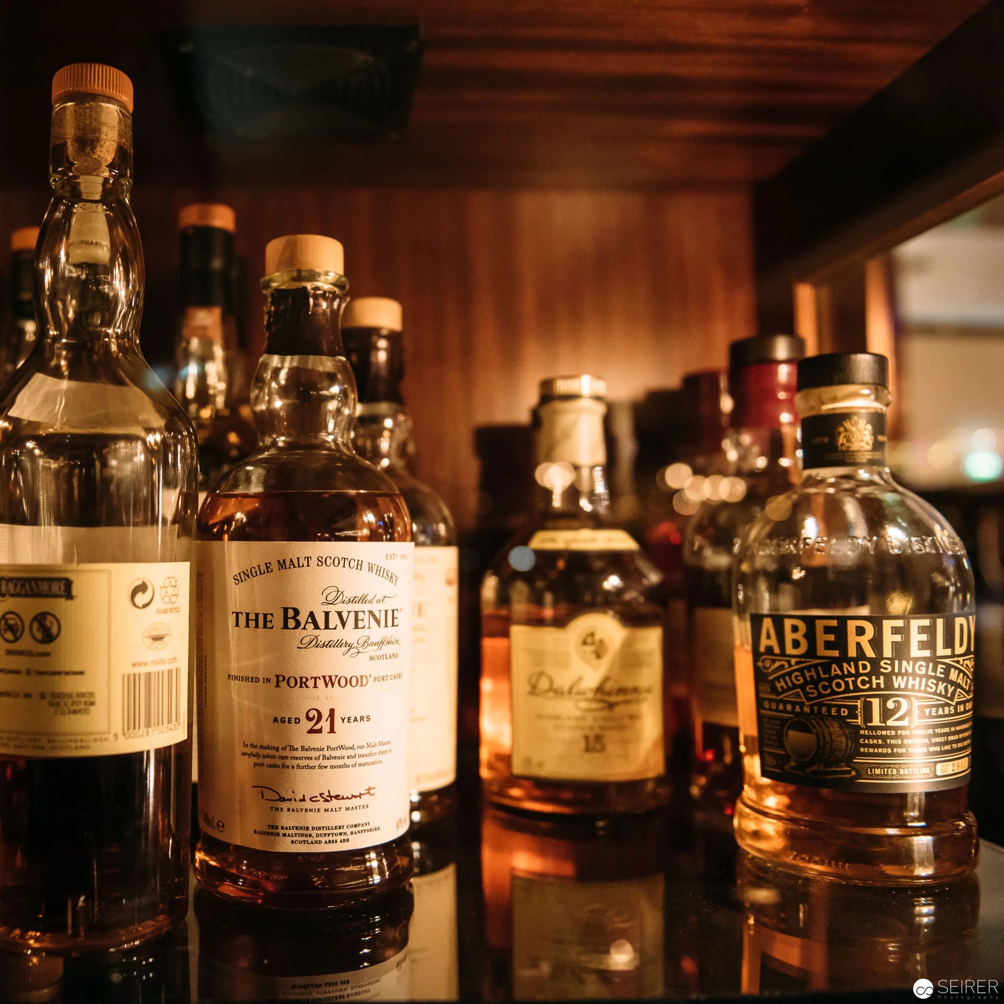 Umfangreiche Whiskey- und Cognag-Sammlung in der Intermezzo Bar im InterContinental Hotel Wien