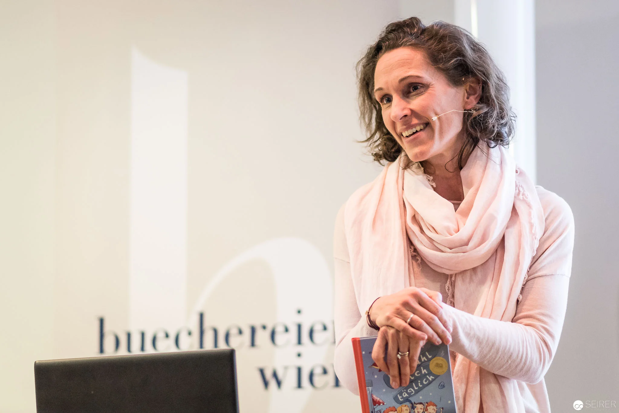 Melanie Laibl bei der Lesung "Verkühl dich täglich"