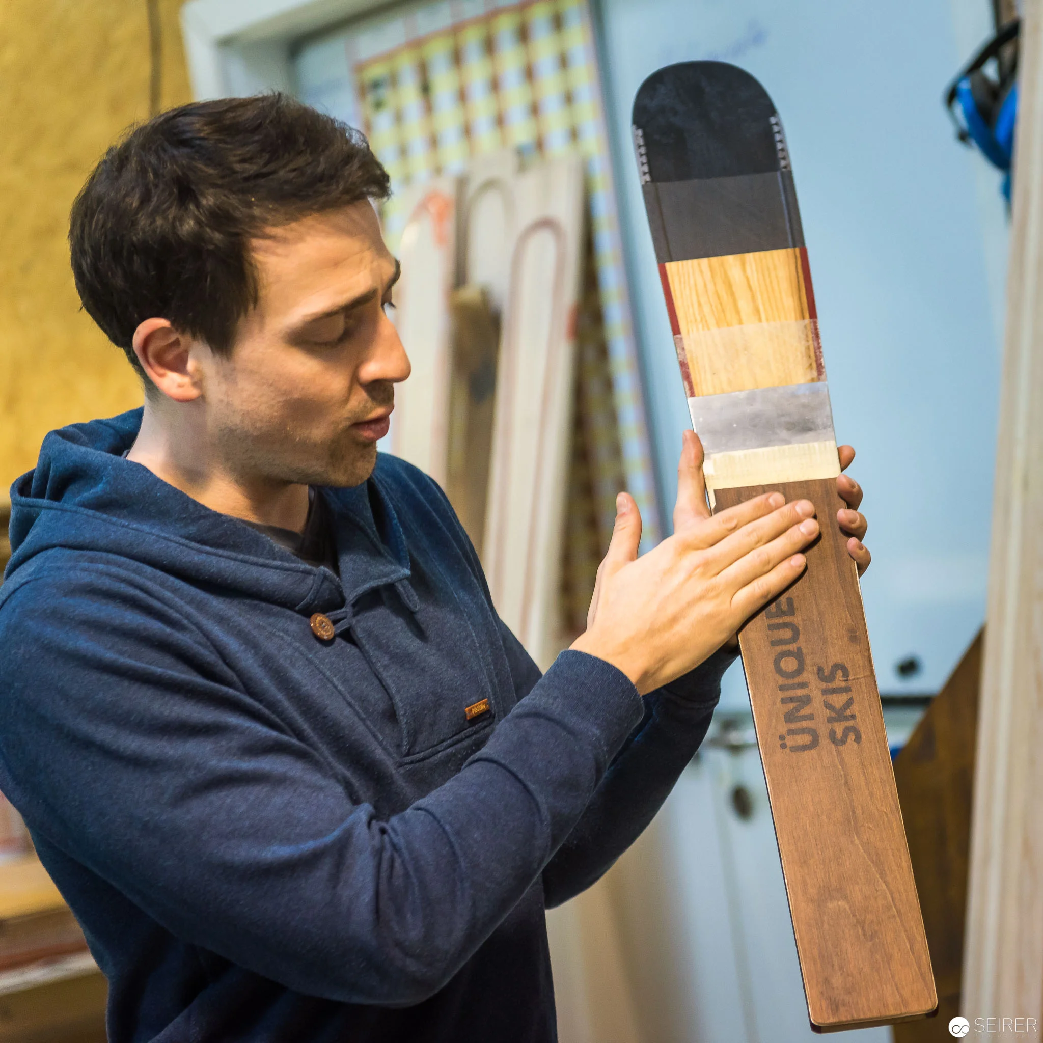 Clemens Frankl erklärt die Schichten eines (Ünique)-Skis