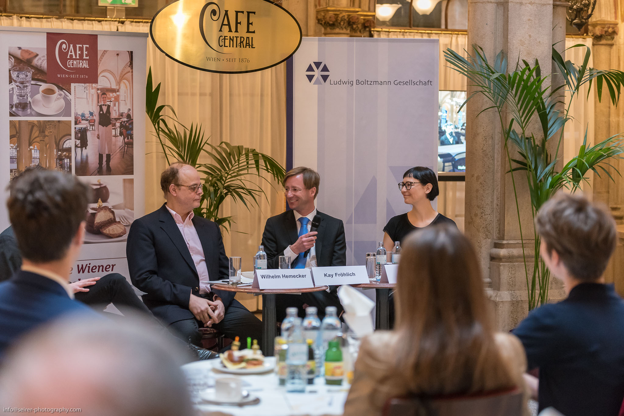 Pressegespräch "Das Junge Wien - Natur plus X" im Café Central