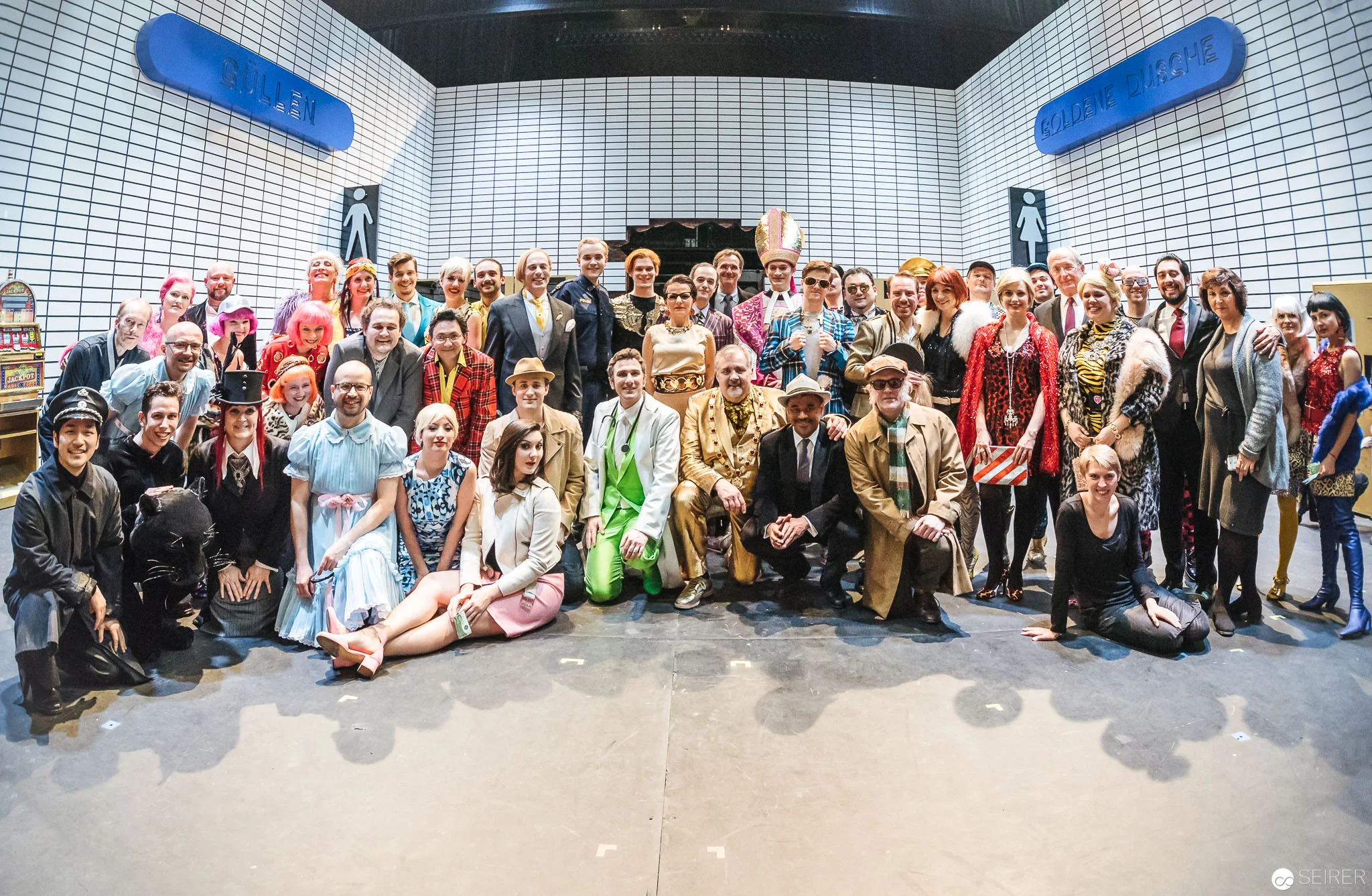 Gruppenfoto vom Ensemble "Der Besuch der alten Dame" im Theater an der Wien 2018. (c) Michael Seirer Photography