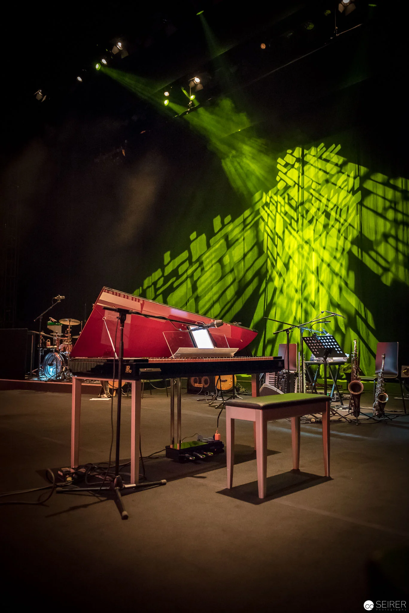 Benefizkonzert gegen Kinderarmut von Rainhard Fendrich im Museumsquartier