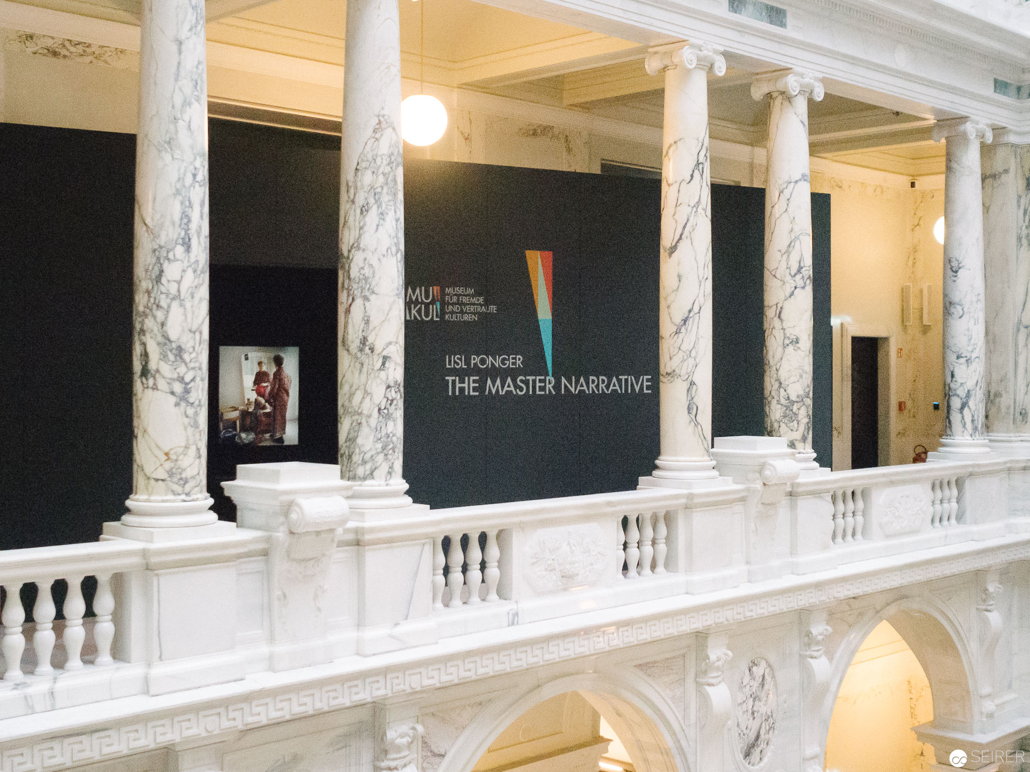 "The Master Narrative" Ausstellung von Lisl Ponger im Weltmuseum Wien