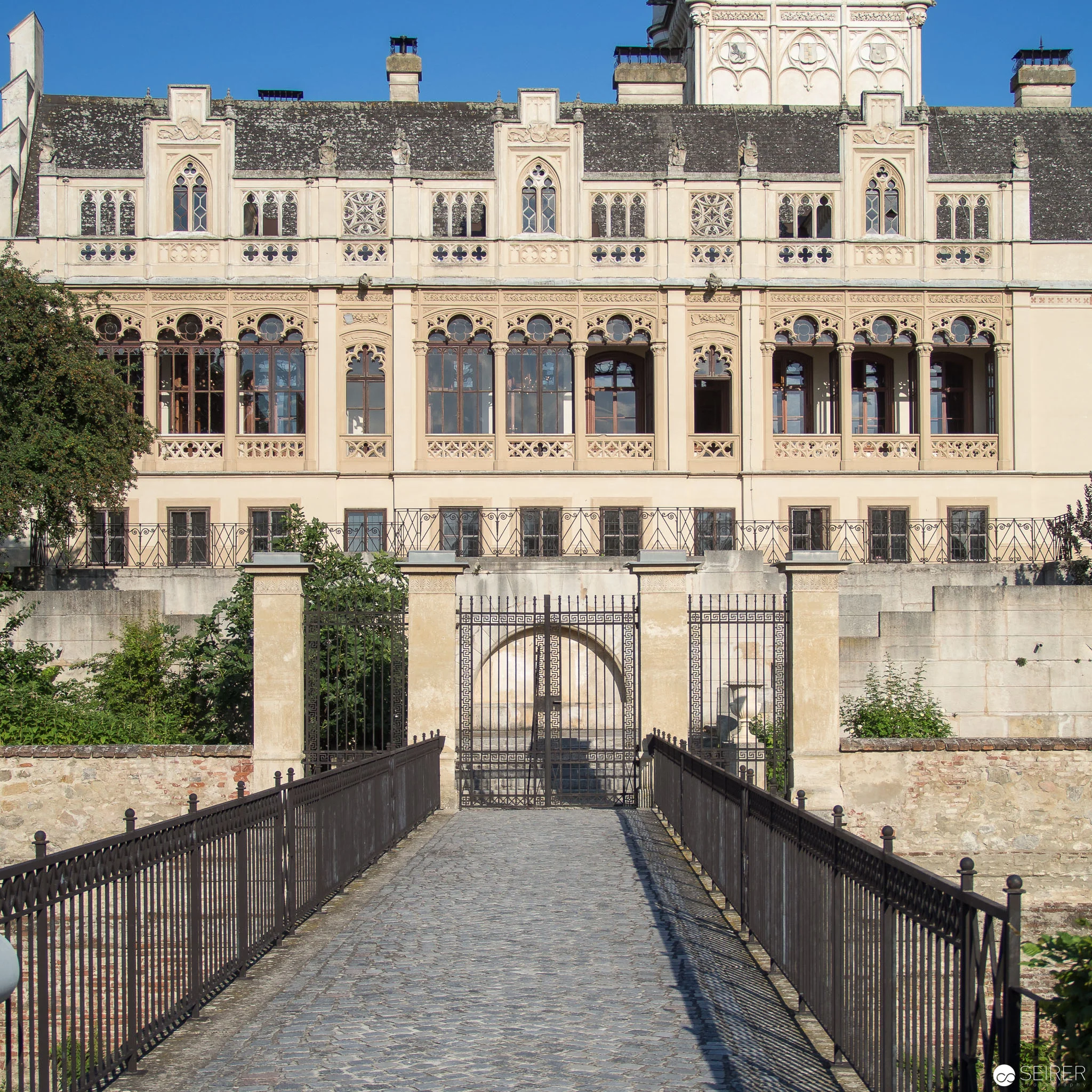 Seiteneingang von Schloss Grafenegg