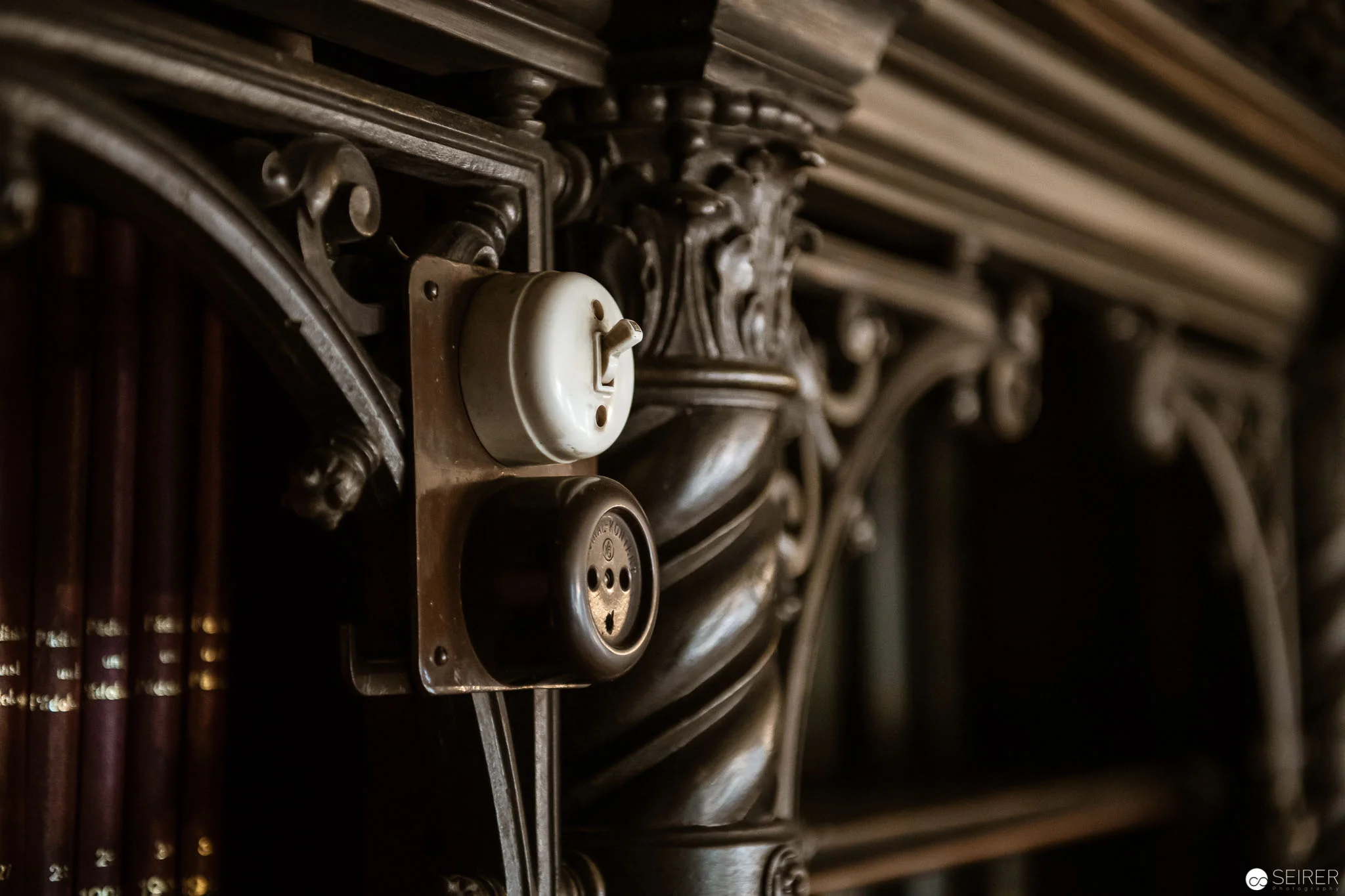 Detail in der Bibliothek im Billrothhaus