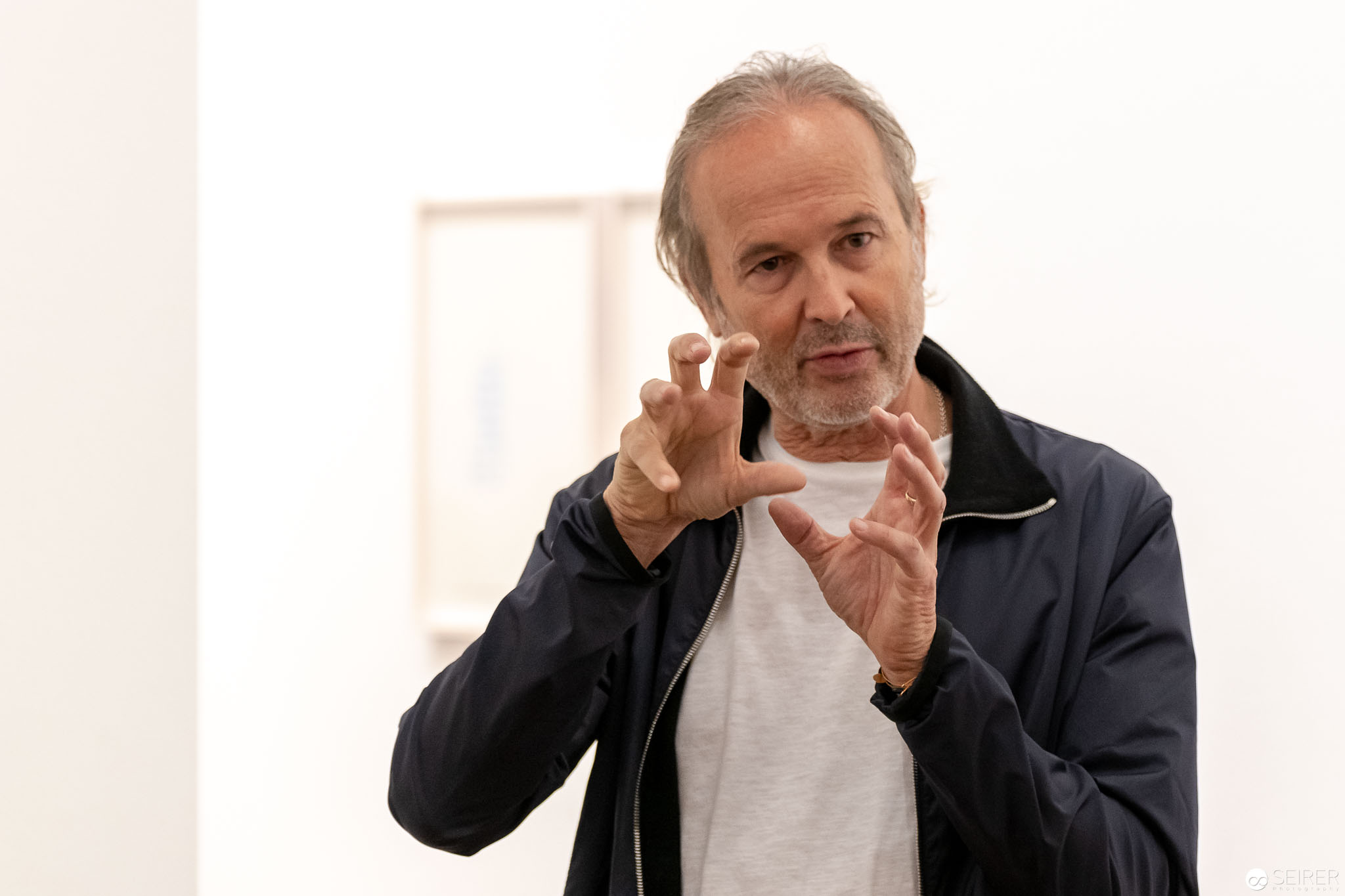 Erwin Wurm bei der Eröffnung der Ausstellung “Peace & Plenty” Ausstellung in der Albertina