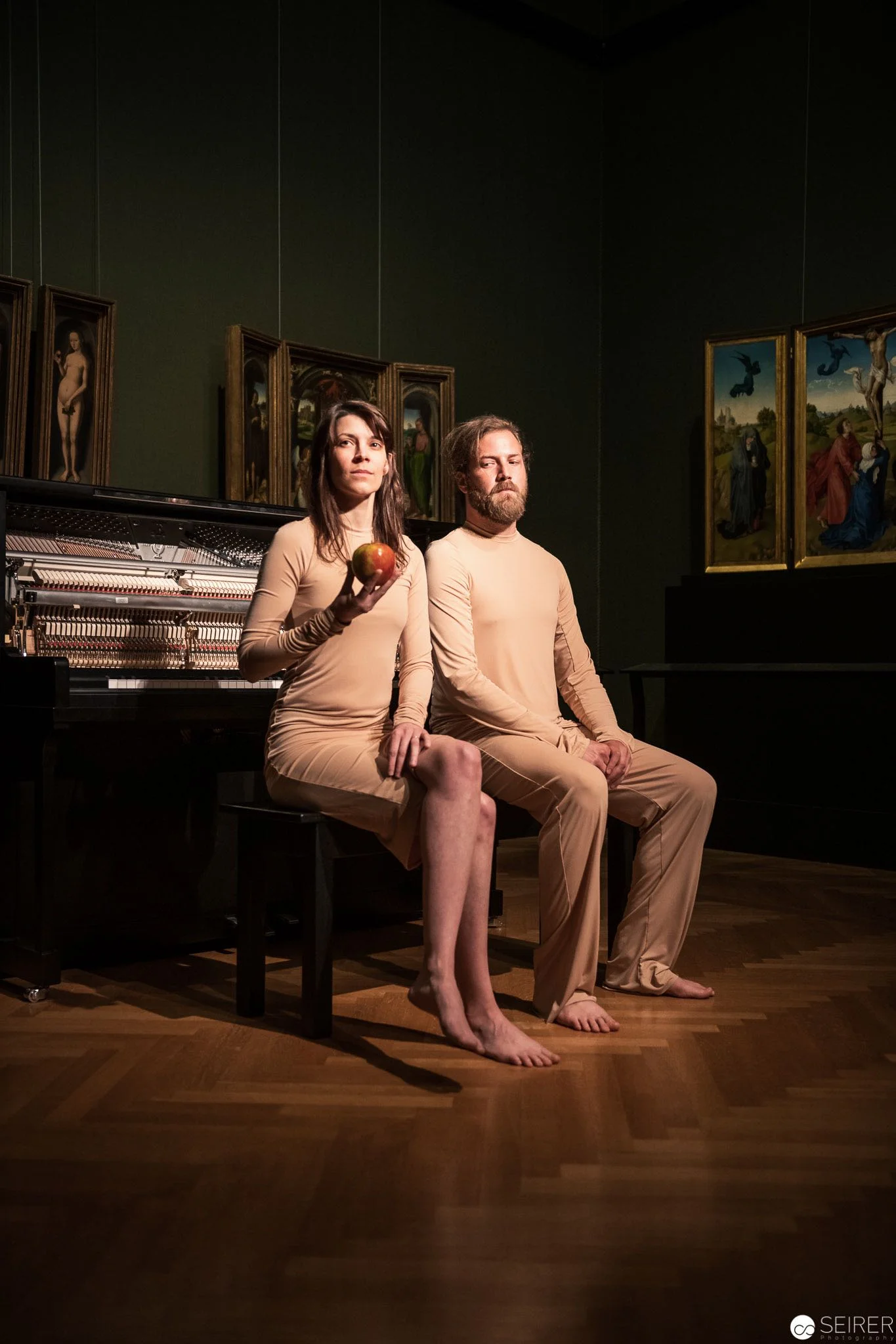 An apple a day, Martin Ptak und Benny Omerzell über Adam und Eva von Hans Memling, es spielen Martin Ptak und Verena Zeiner
