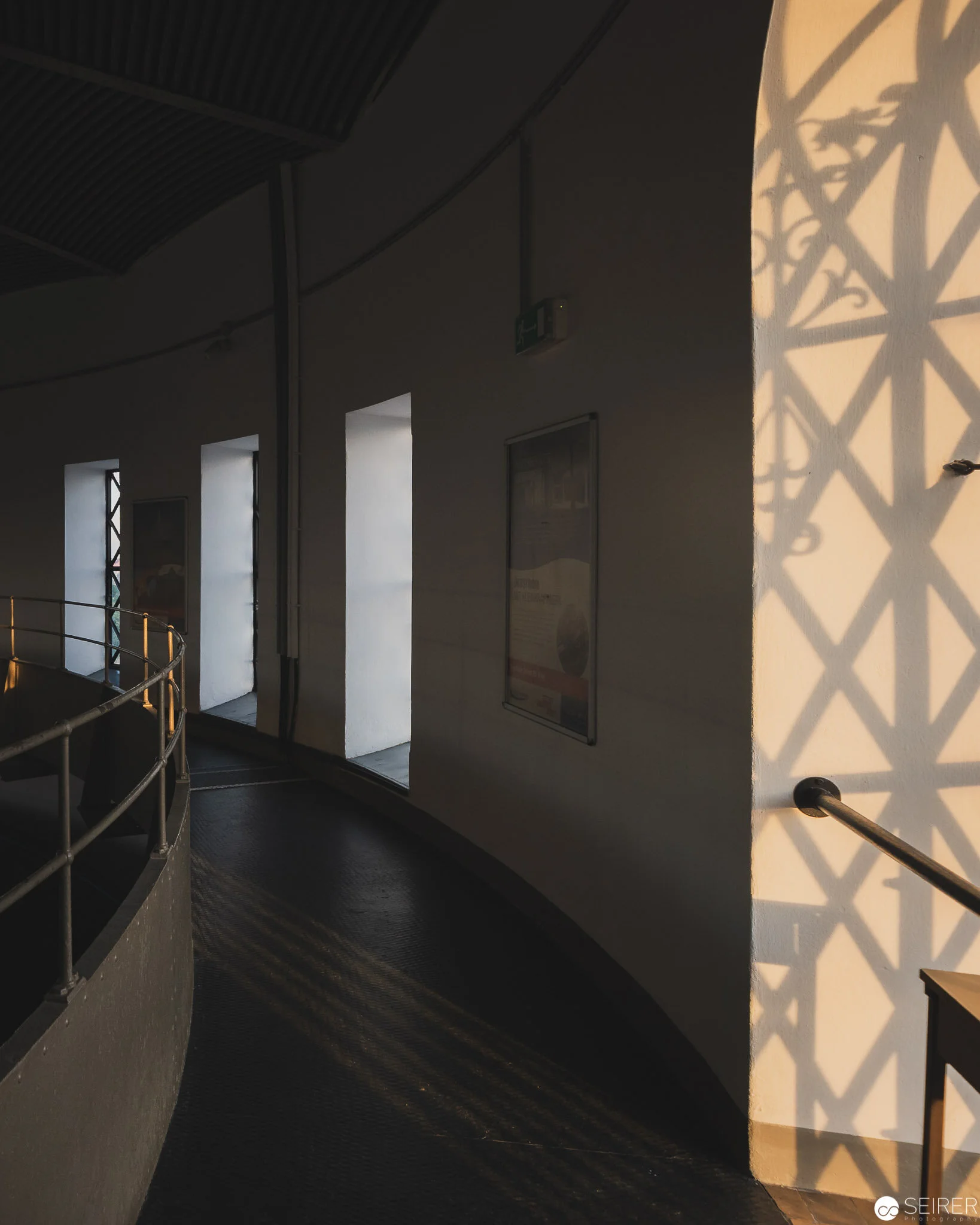 Spannende Schattenspiele kurz vor Sonnenuntergang - Wasserturm Favoriten