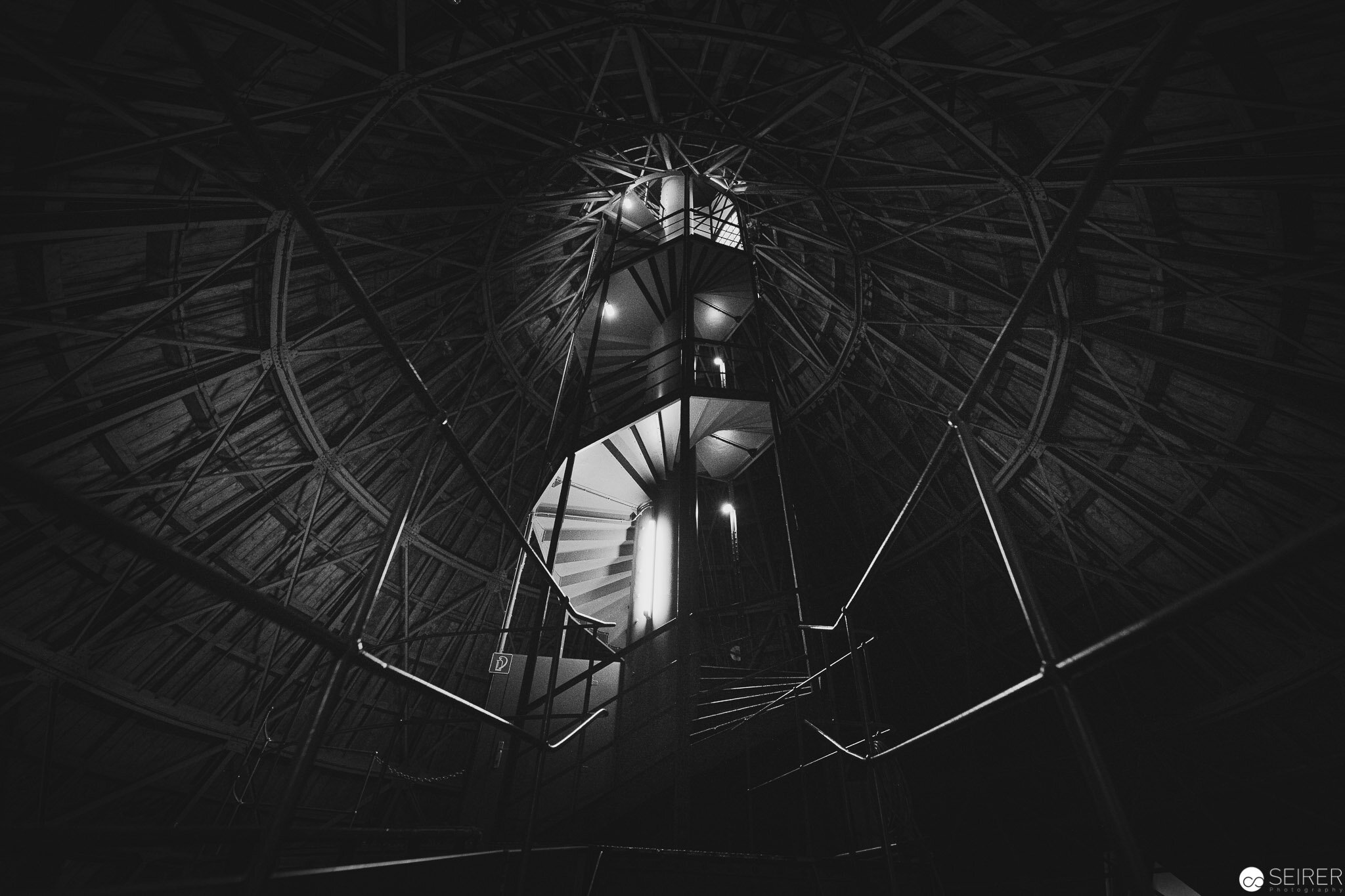 Unter dem Dach des Wasserturms - eine wirklich beeindruckende Struktur - Wasserturm Favoriten