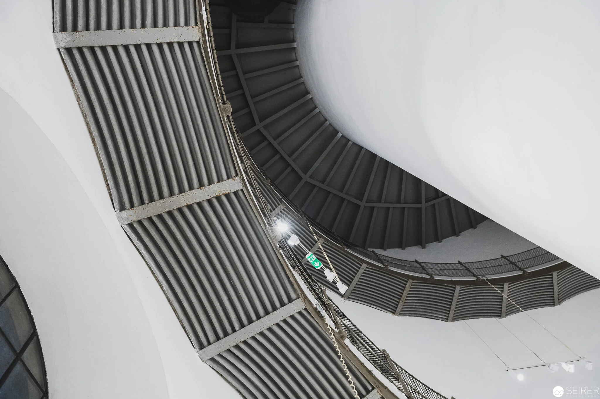 Blick nach oben - Wasserturm Favoriten
