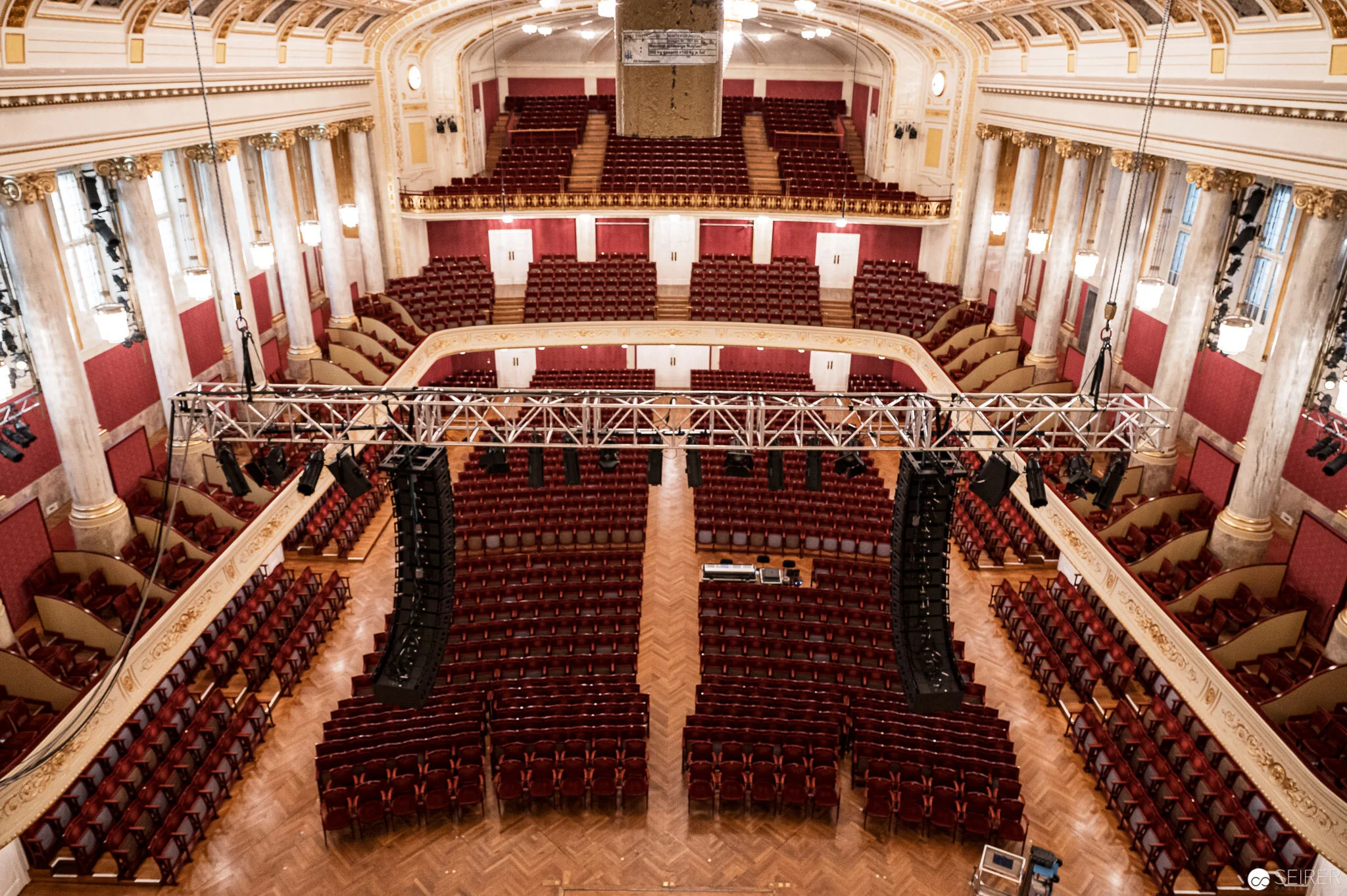 Blick vom sogenannten Engelsbalkon auf den Großen Saal im Konzerthaus