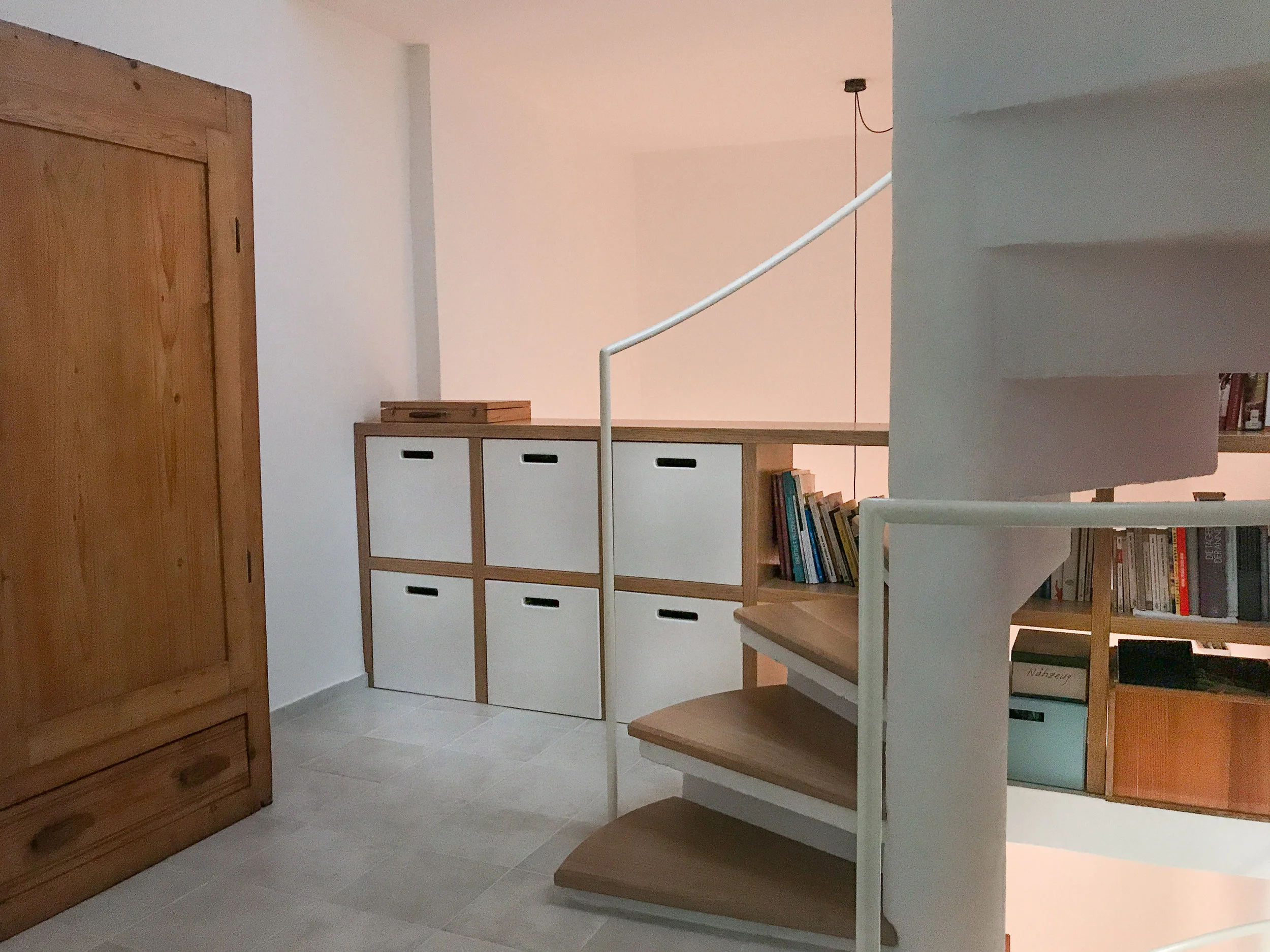 Das Raumkonzept des Hauses wurde optimaler gestaltet und die Räume und Elemente sinnvoller miteinander verbunden.