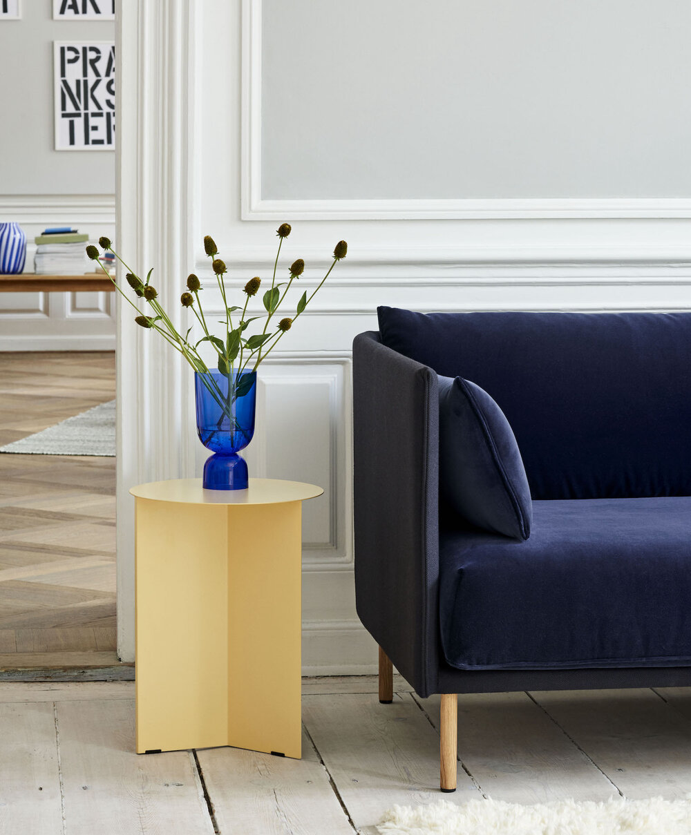 Silhouette Sofa Duo 3 seater backrest Steelcut Trio 195 cushions Lola navy oiled oak legs_Slit Table High light yellow_Bottoms Up Vase S electric blue.jpg