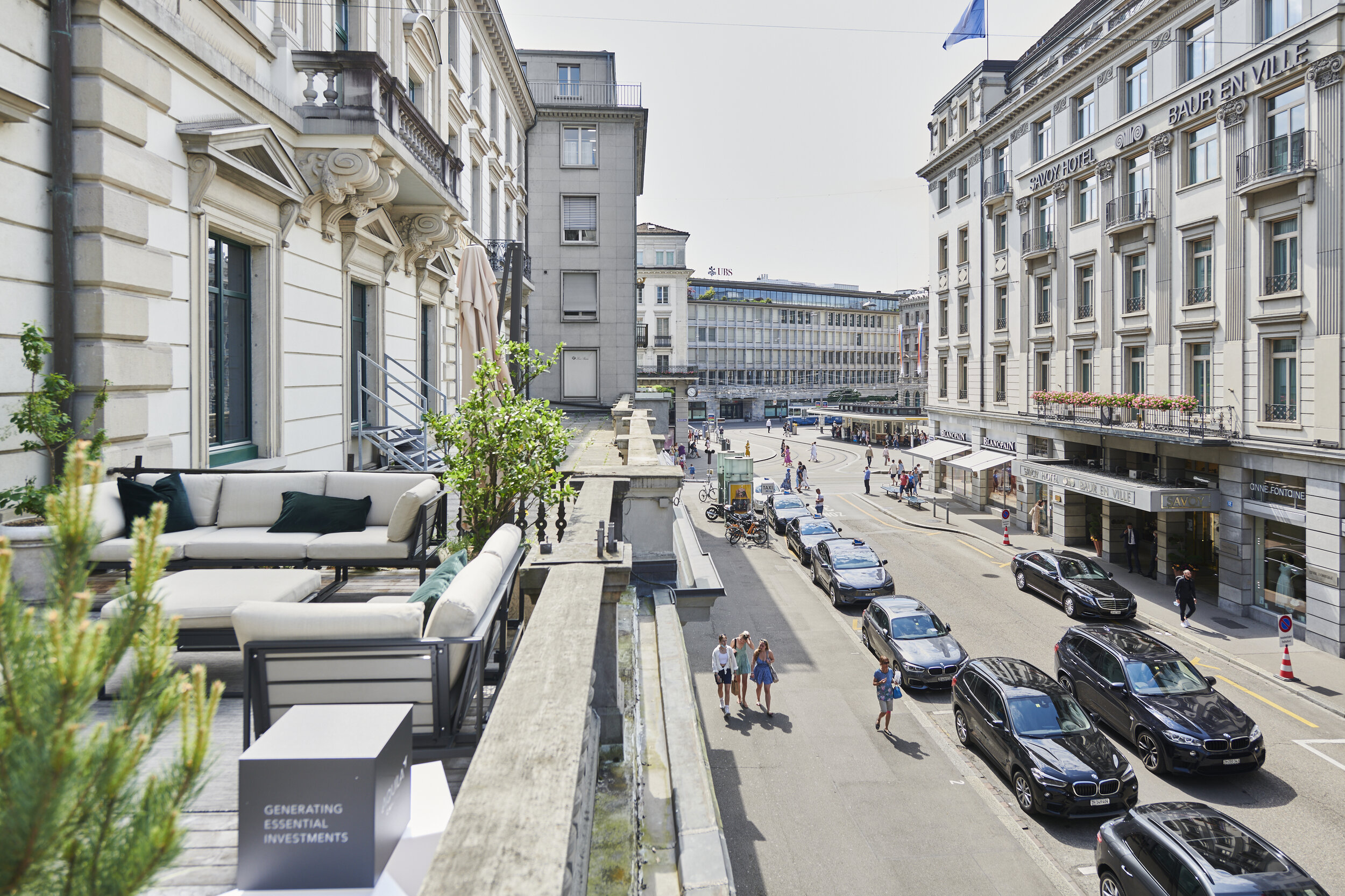 Terrasse mit Blick auf den Paradenplatz