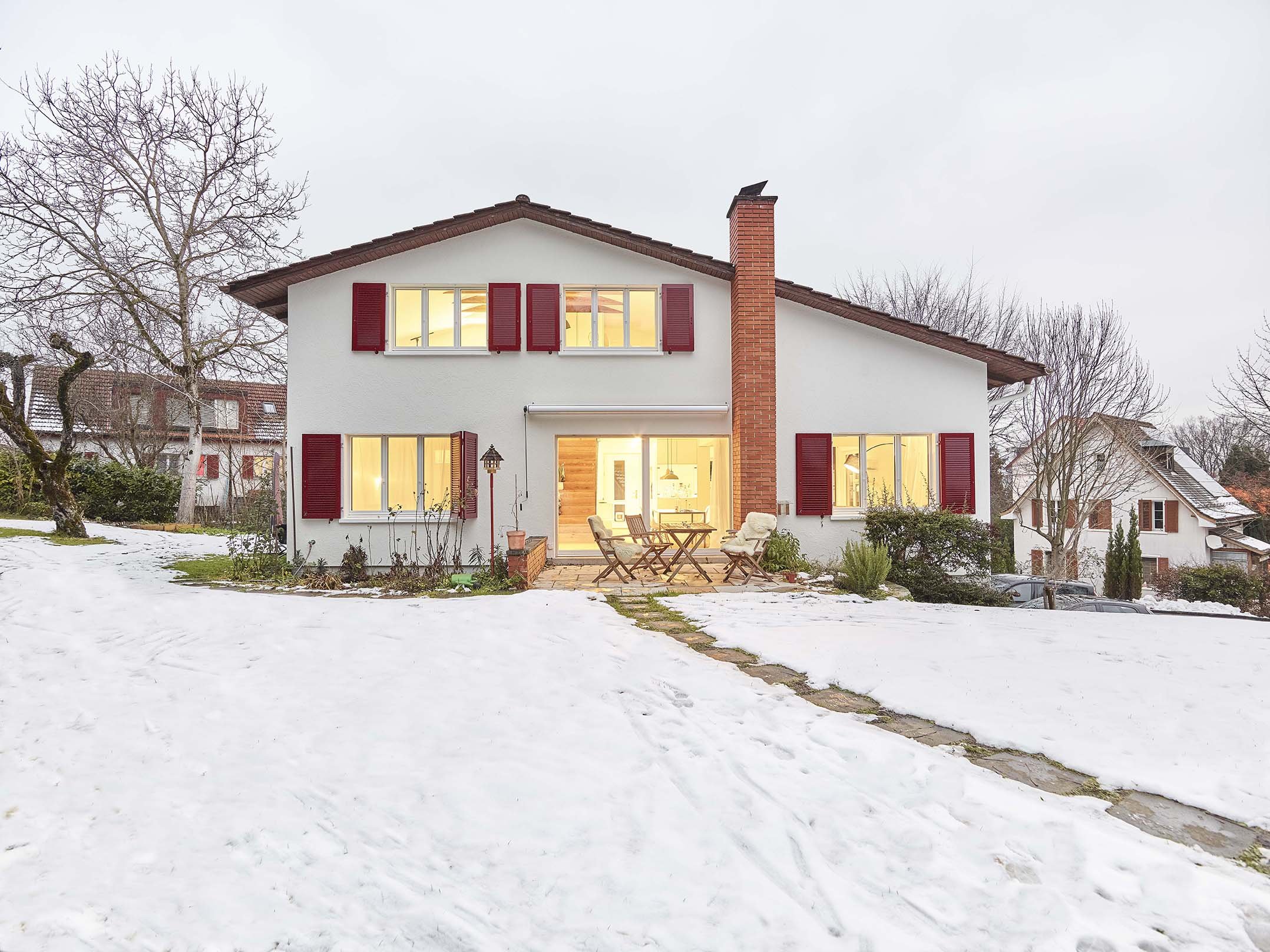 Südfassade des Hauses mit Blick auf Albisrieden