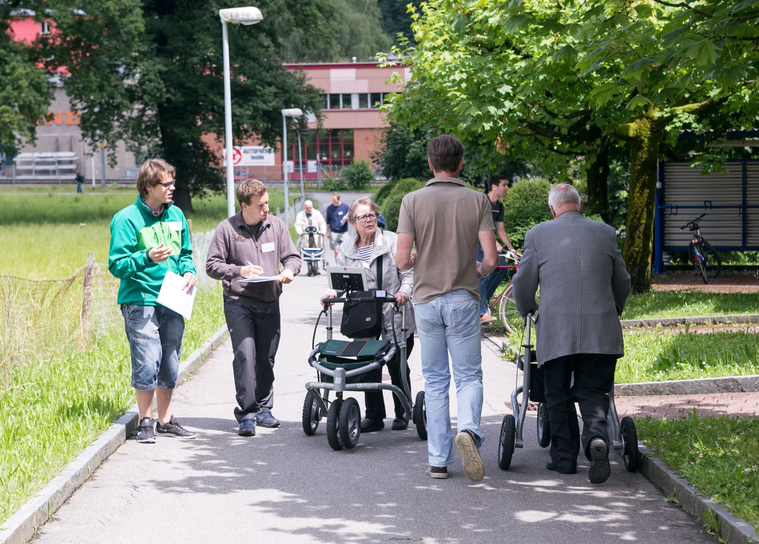 Starker Gegenverkehr auf der "Rennstrecke" beim iHomeLab in Horw.