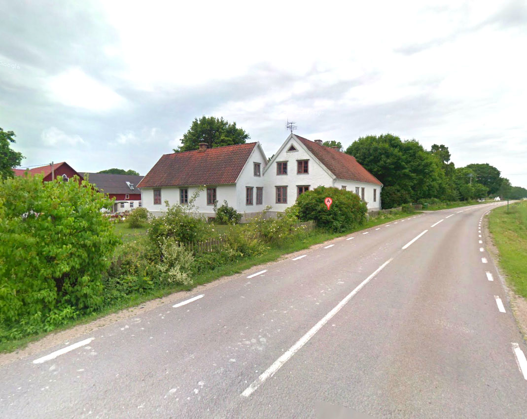 Du hittar oss längs väg 140 strax norr om Hablingbo.