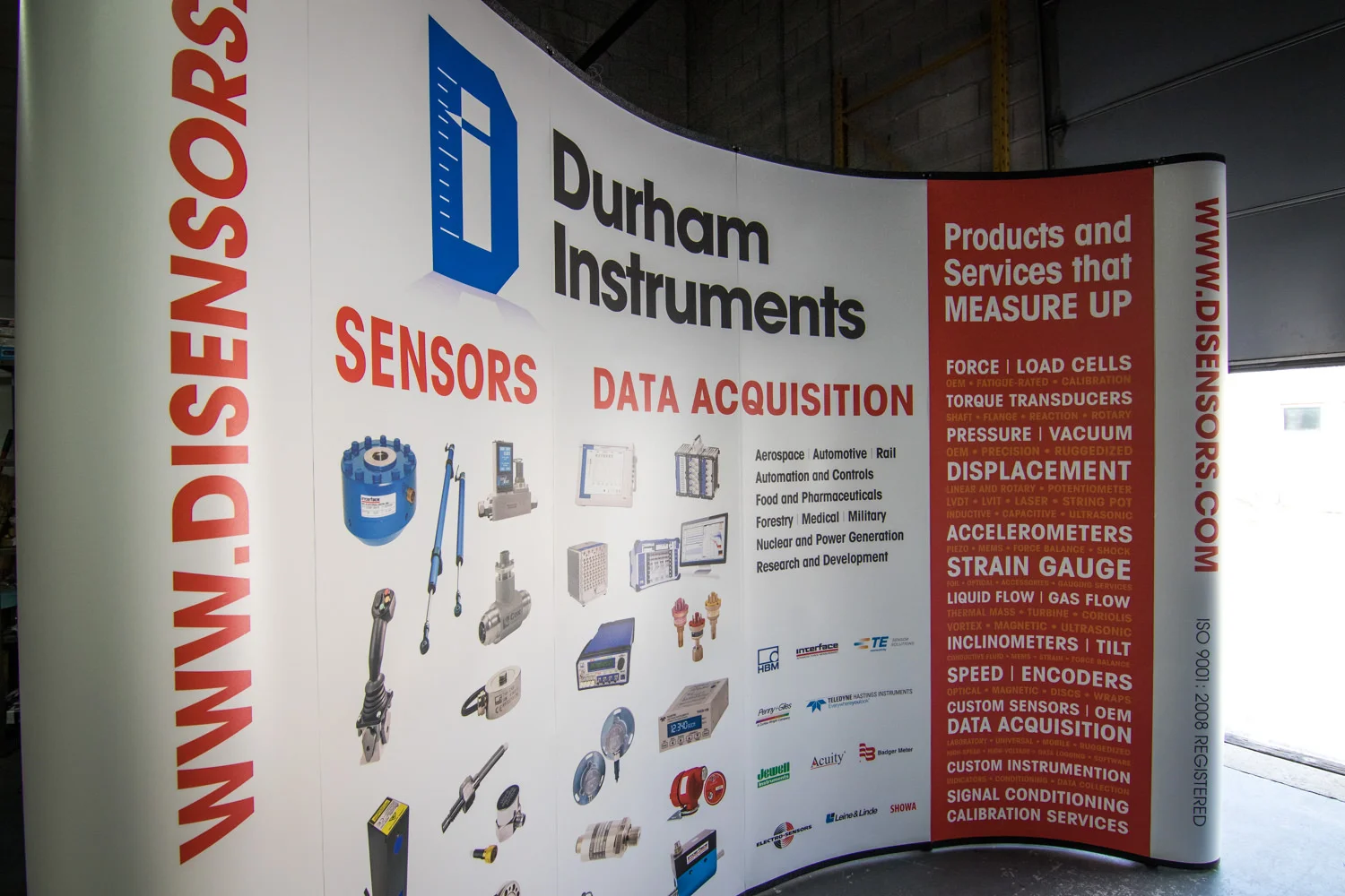 CURVED POP-UP DISPLAY