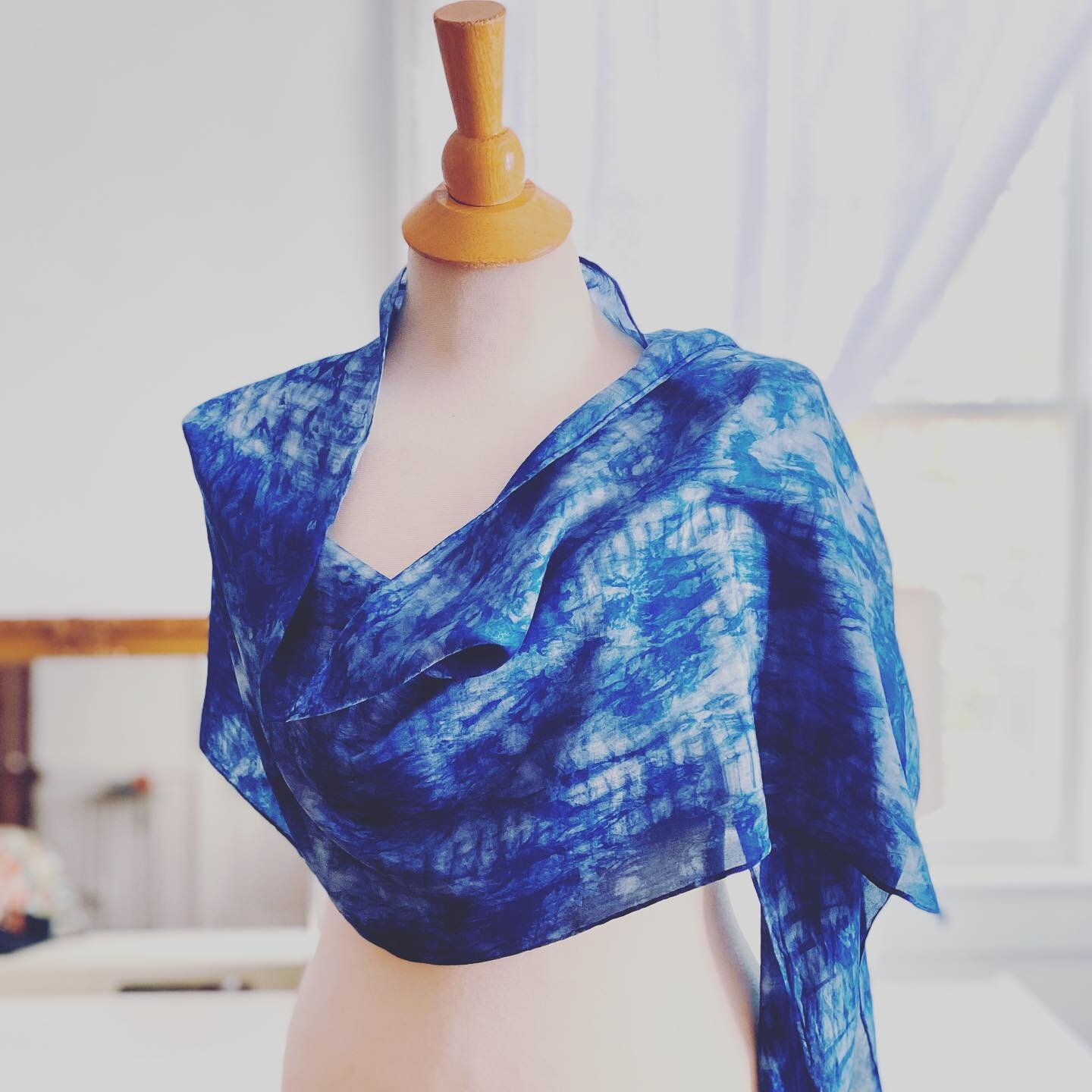 The up-cycle indigo and silk scarf is now on the website. We re-dyed these silk scarves to give them a new life. Take advantage! We have 9 right now at a low price!! 🤩
Link in bio.