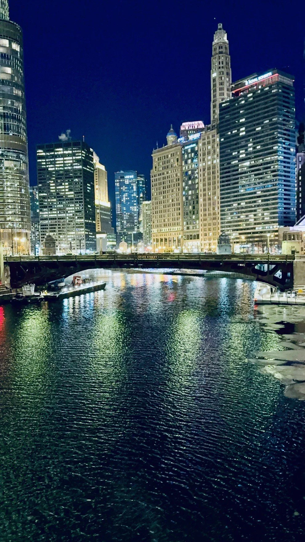 Photo of Chicago skyline at night