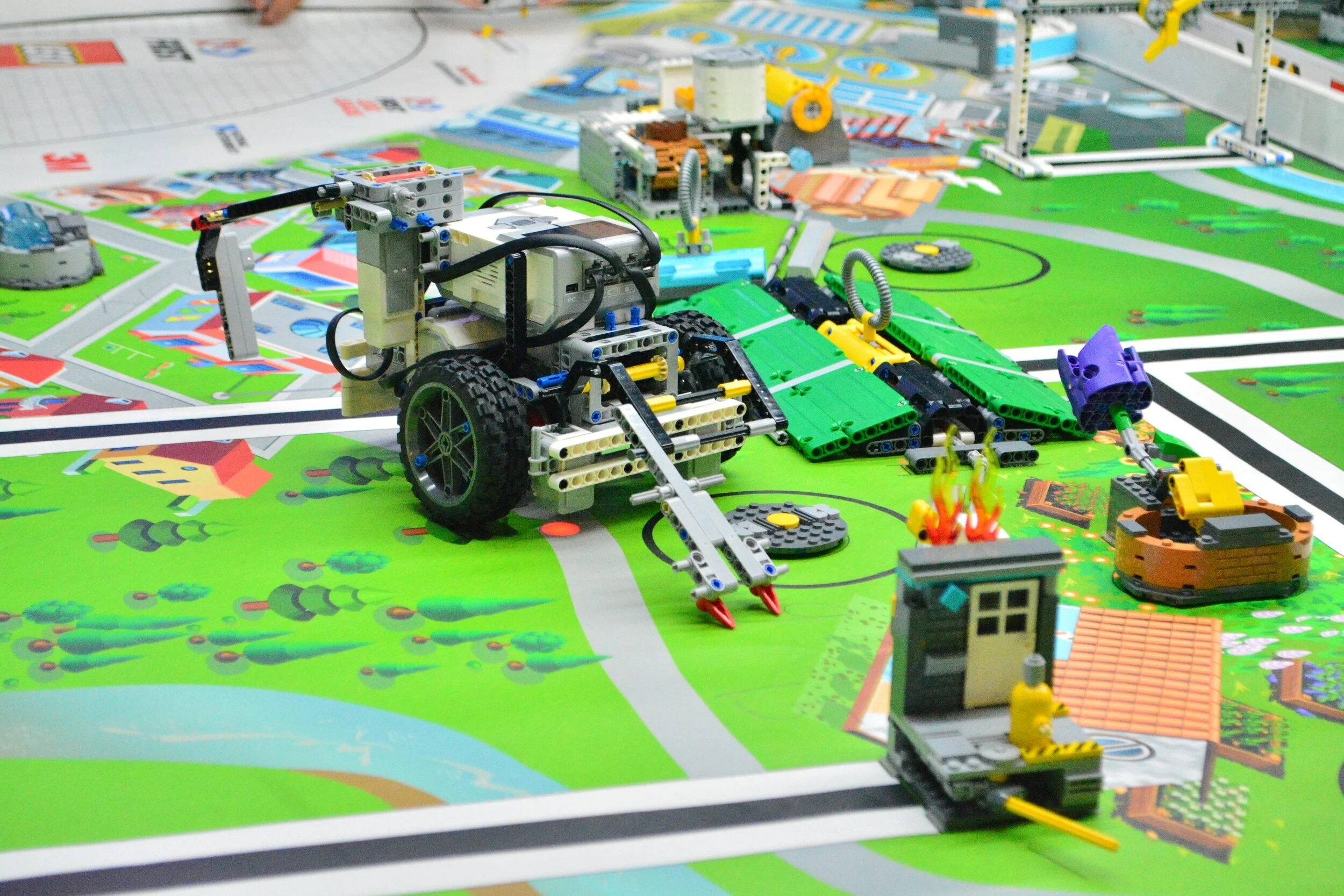 LEGO ROBOTICS "JUNKYARD WARS" - WILBUR