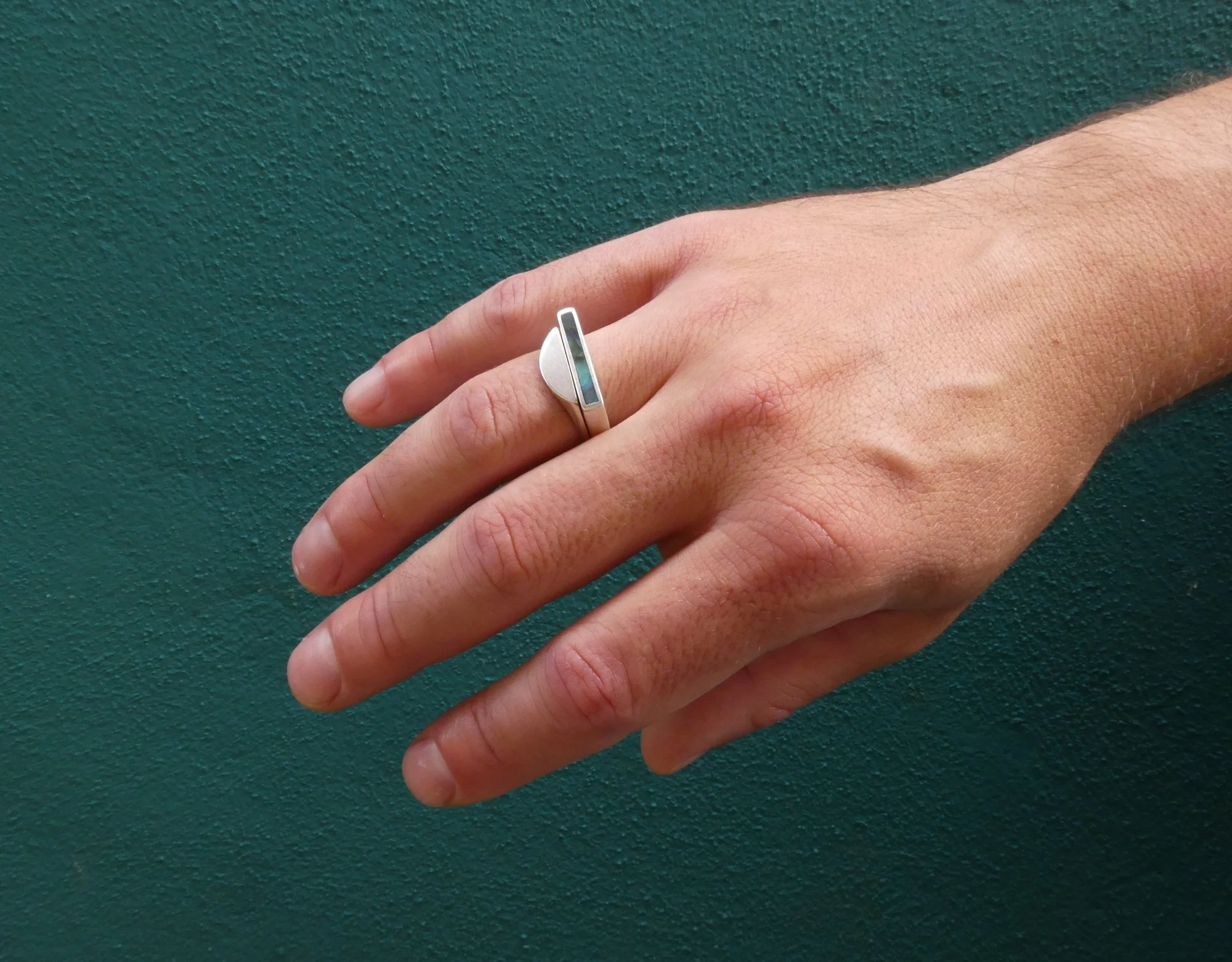mini sig and slim bar on man hand.JPG