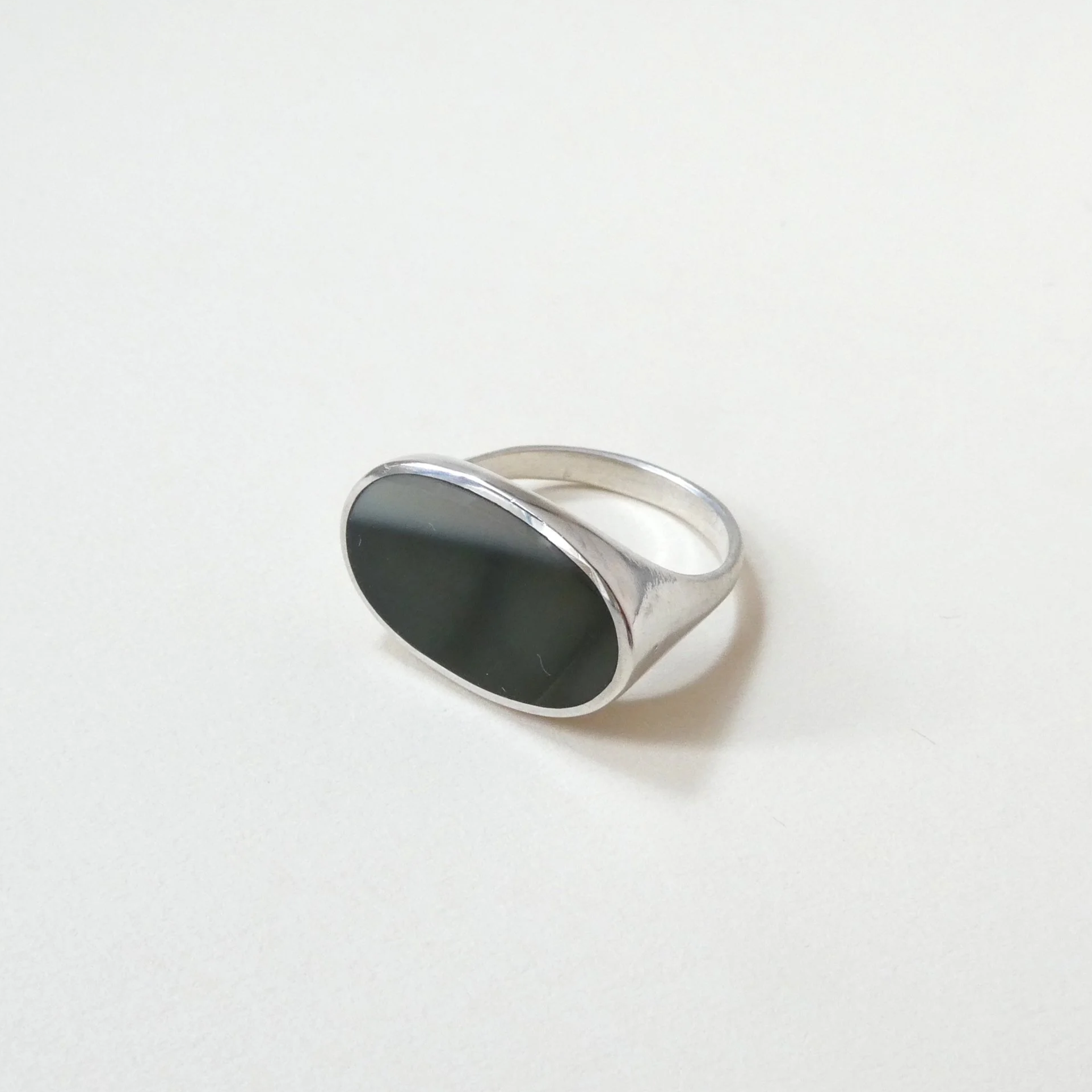 oval+inlay+signet+with+green+jasper.2.png