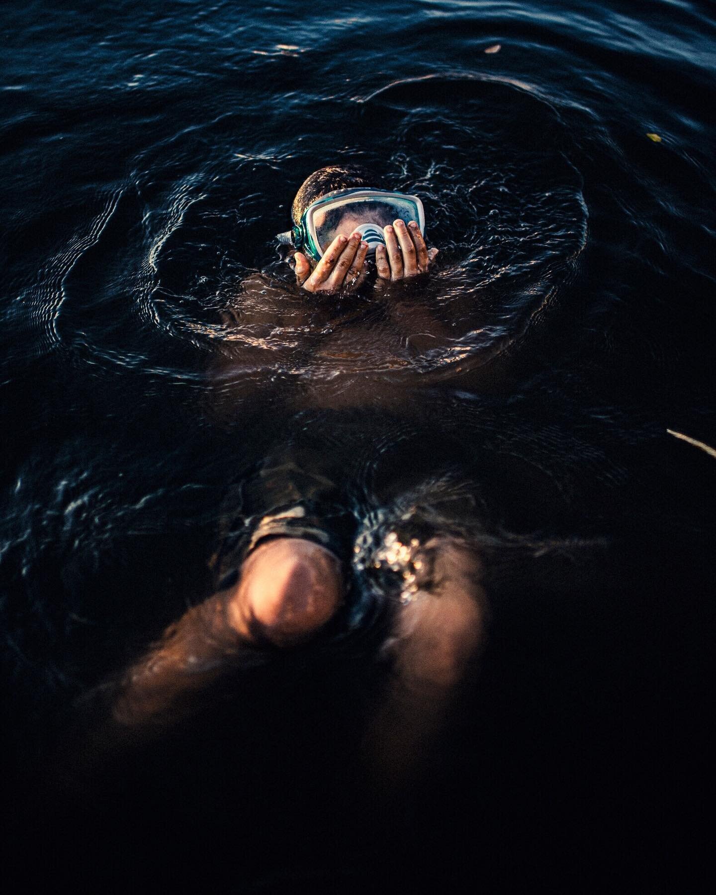 Juan and his snorkel. Portrait #2 &bull;
&bull;
&bull;
#HCSC_street #decisivemoment #latinamerica #everydaylatinamerica #streetphotographyincolors #&nbsp;
#streetphotographer #meistershots #ometepe #ometepeisland #cocibolca #photography #life #human 