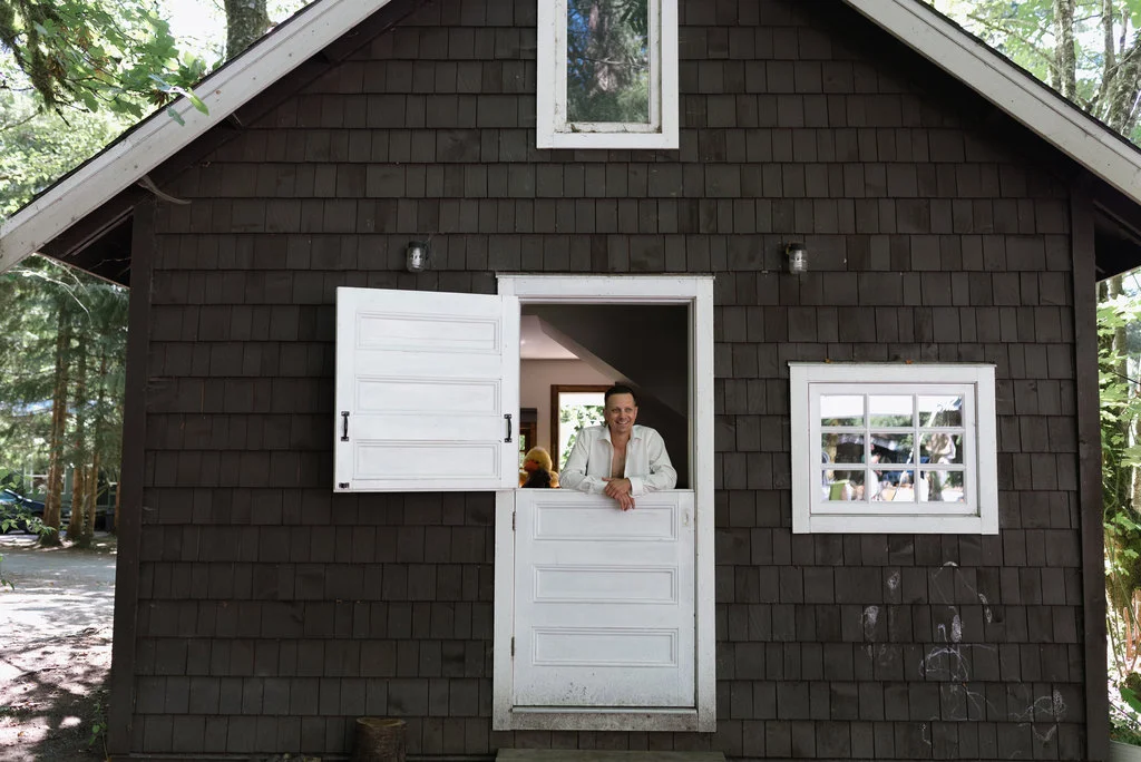 Leslie&Paul_GettingReady-131.jpg