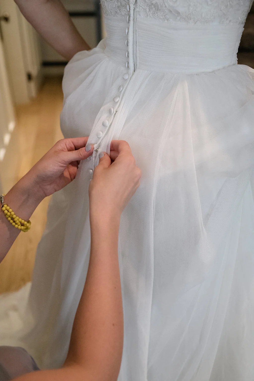 Leslie&Paul_GettingReady-186.jpg
