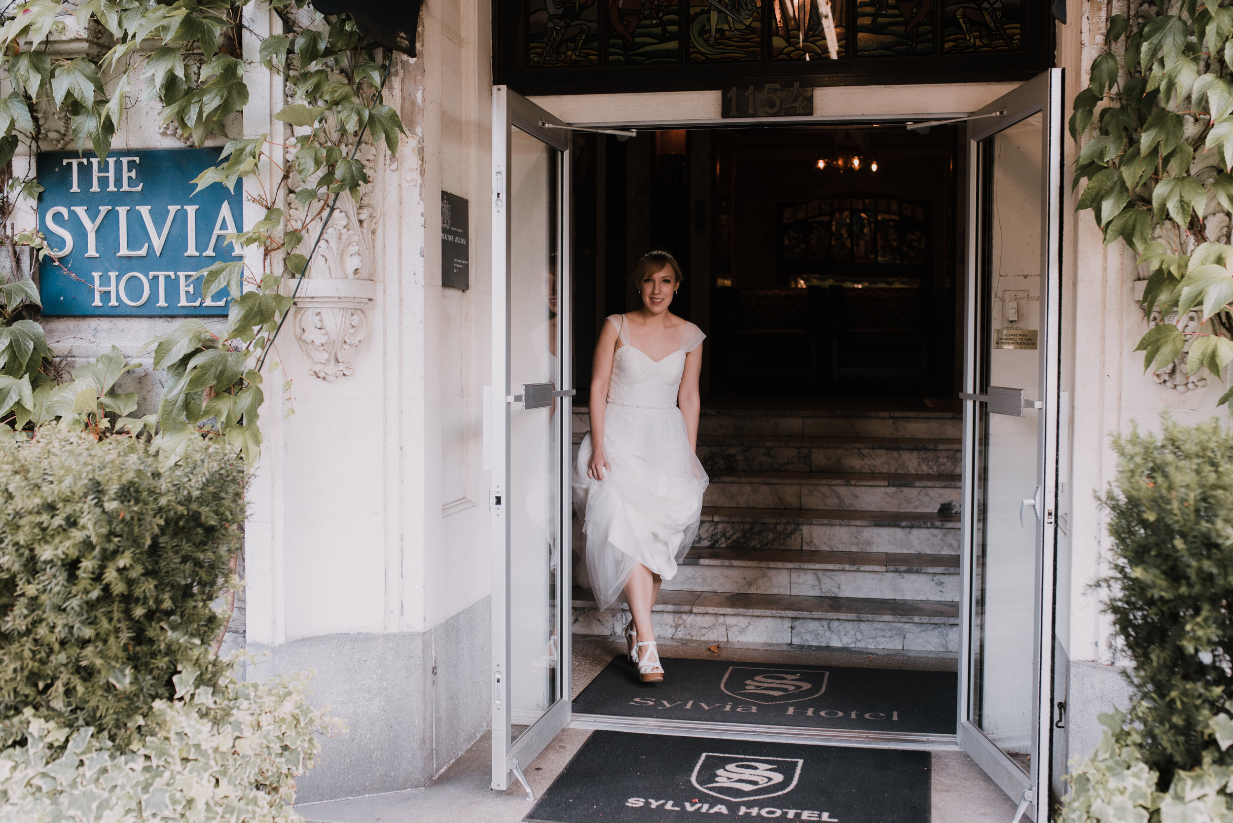 Ali & Brad Stanley Park Teahouse Wedding-24.jpg