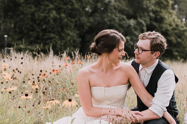 These two channelled some serious Jane Austen vibes. Dress by @isabelledunlopclothing, Hair by @zinchair #annadamgooddayforawedding .
.
.
.
. #vancouverweddingphotographer #pnwlife #makeportraits #pnwcollective #thatsdarling #yvrbride  #forthewildlyi