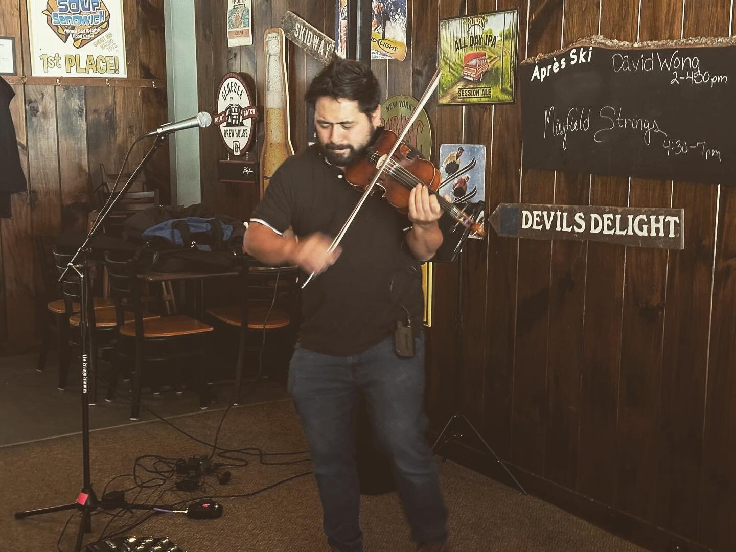 Rocking violin loops at @oakmountainski yesterday afternoon #violin #violinist #livemusic #518music