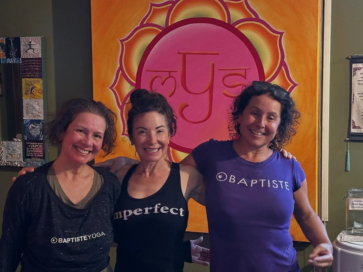 This trio showed up in the 90 minute Saturday 8am  @baptisteyoga class all wearing their program shirts!
#loyal #baptisteyoga #baptisteaffiliate #somelikeithot #studentsforlife #studentsfirst 
Loyalty, perseverance, dedication! Yaaaaaasssssss🔥🏀💨🥰